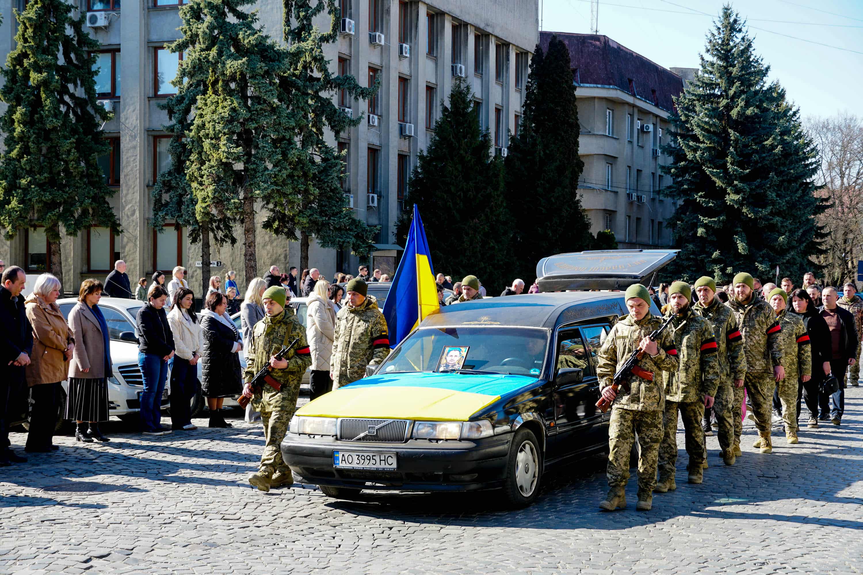 В Ужгороді сьогодні попрощалися із 56-річним старшим солдатом Андрієм Жабським