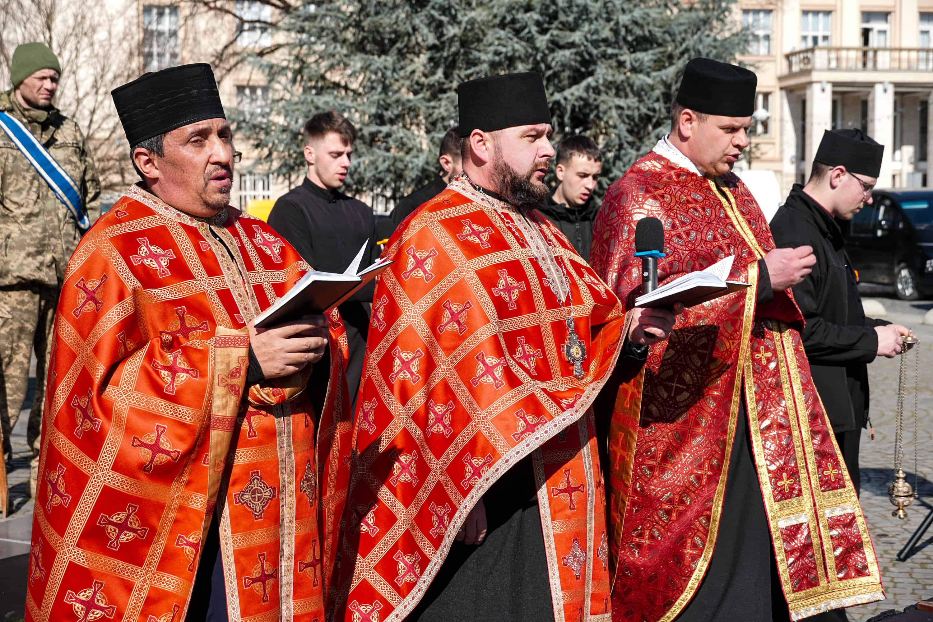 В Ужгороді сьогодні попрощалися із 56-річним старшим солдатом Андрієм Жабським