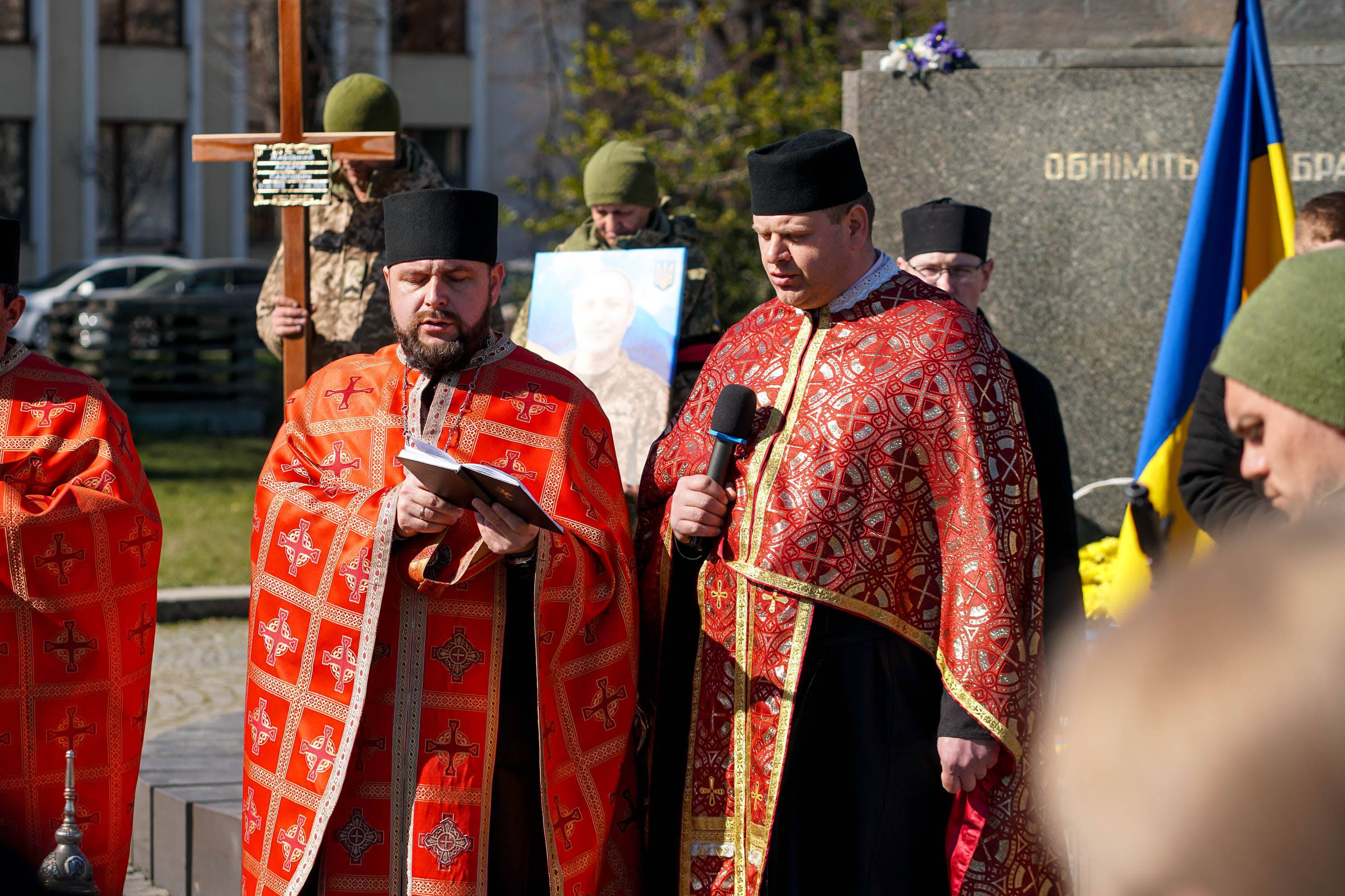 В Ужгороді сьогодні попрощалися із 56-річним старшим солдатом Андрієм Жабським
