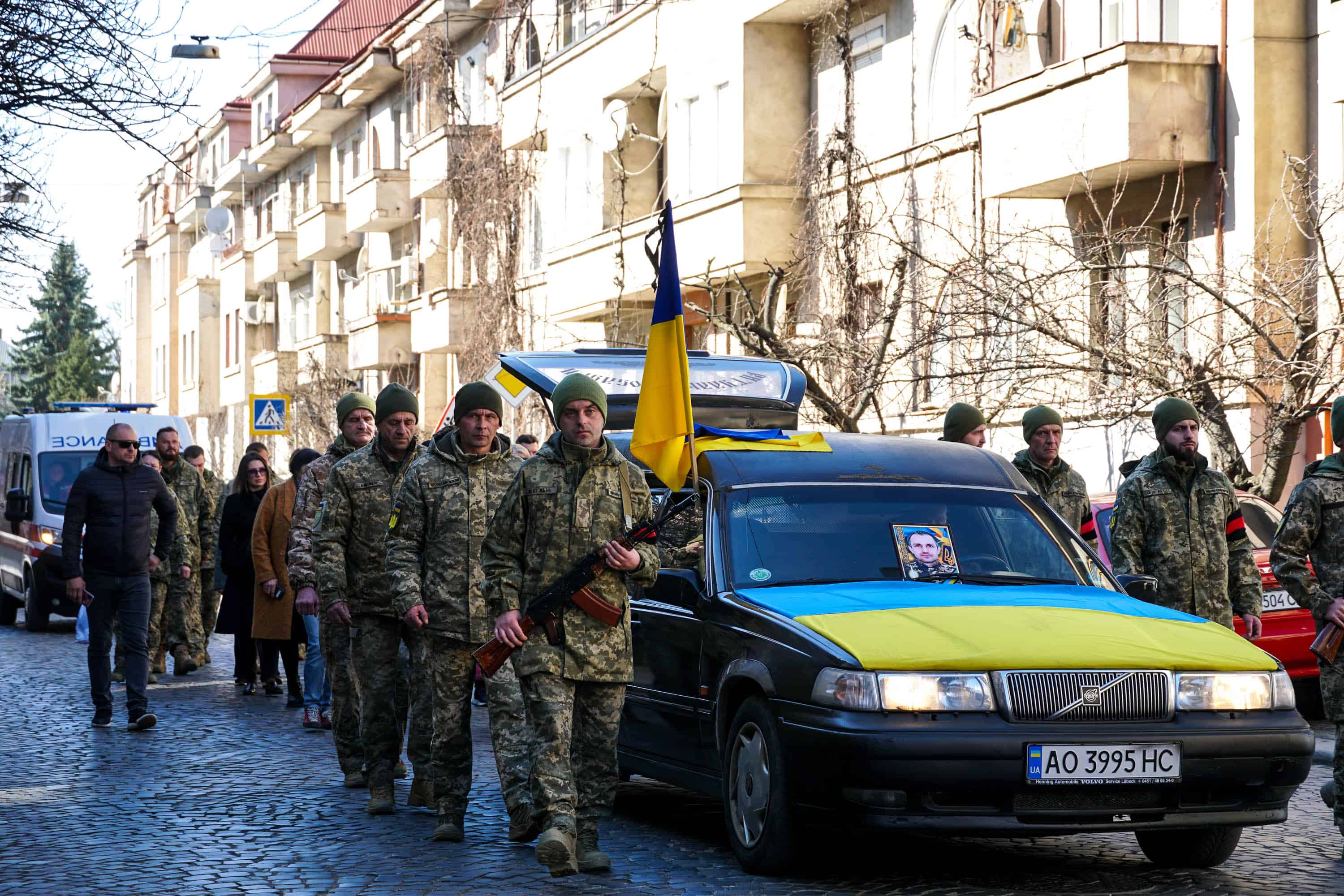 В Ужгороді сьогодні попрощалися із 56-річним старшим солдатом Андрієм Жабським