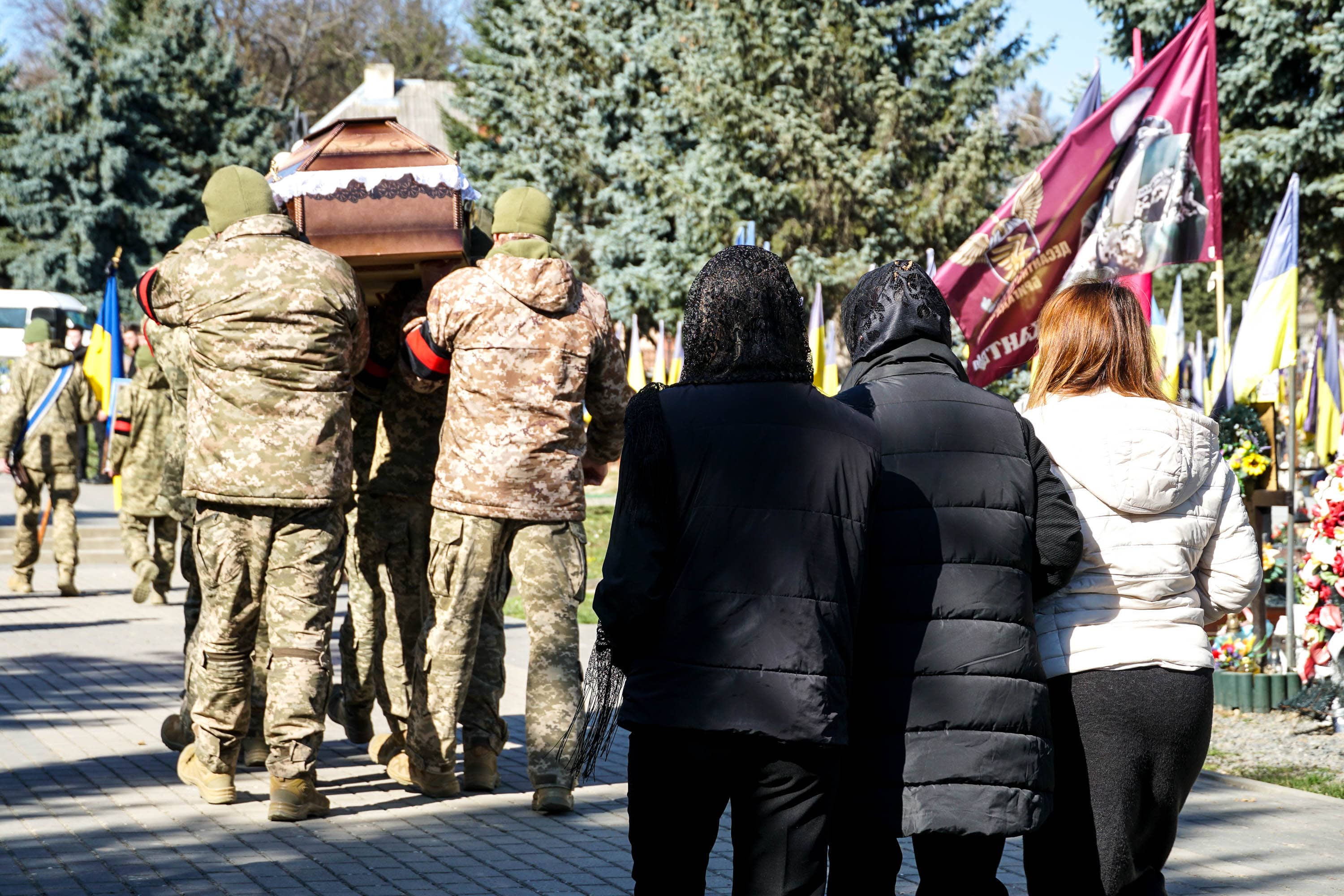 В Ужгороді сьогодні попрощалися із 56-річним старшим солдатом Андрієм Жабським