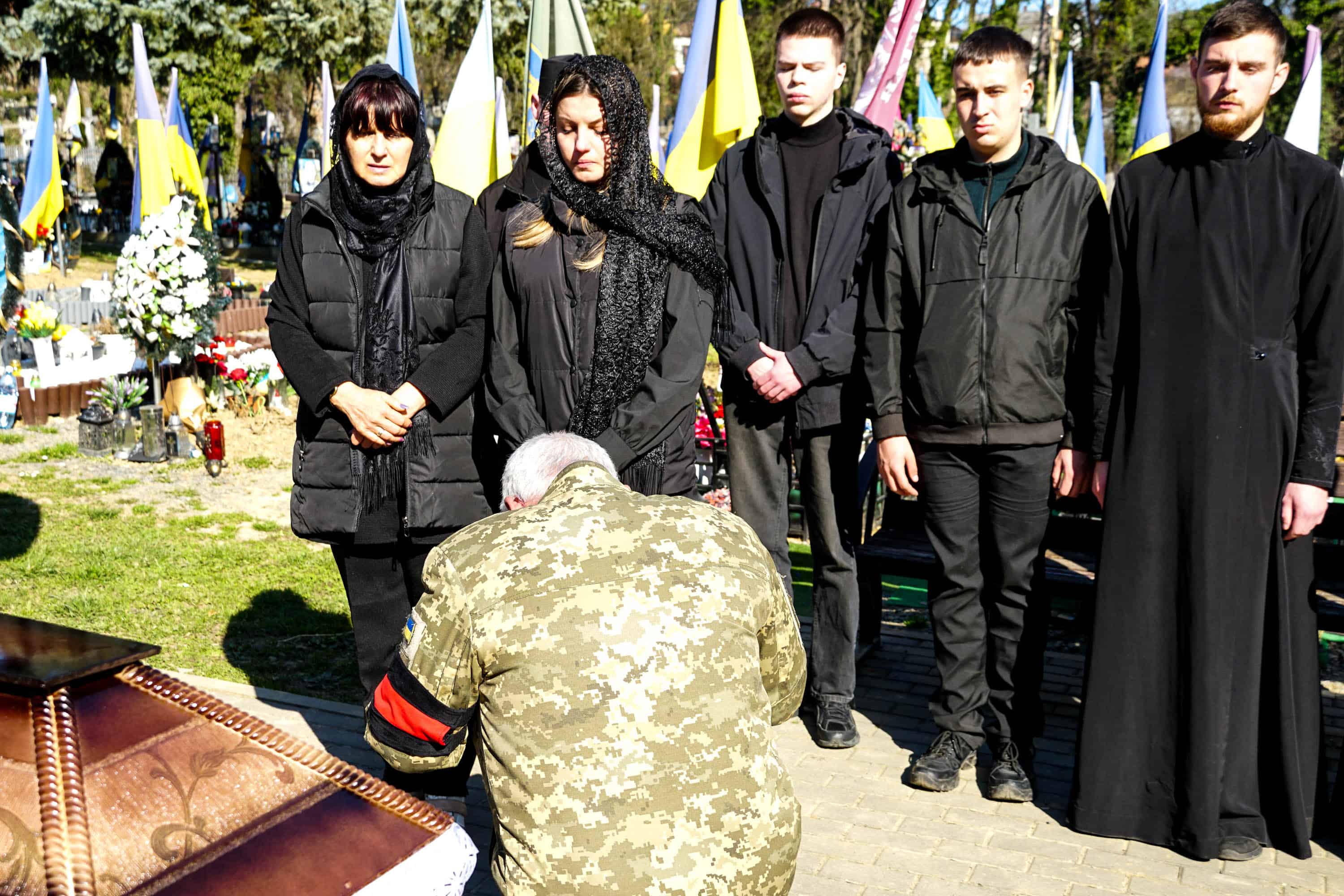 В Ужгороді сьогодні попрощалися із 56-річним старшим солдатом Андрієм Жабським