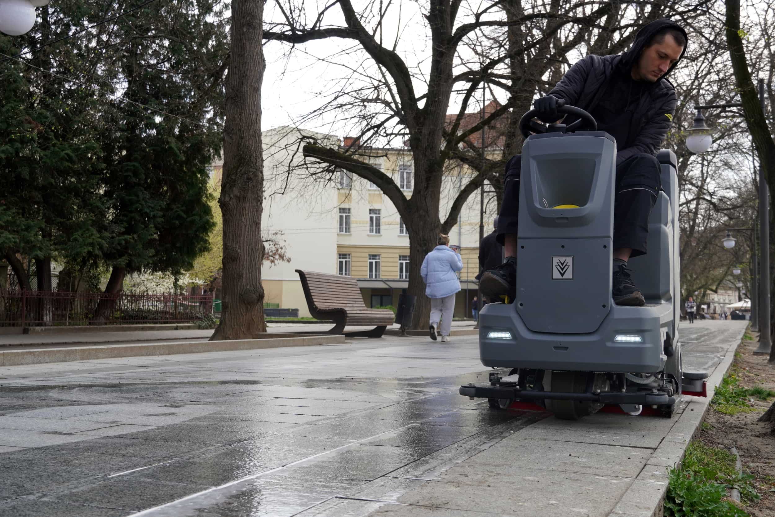 Свідомий бізнес = соціальна ініціатива: компанія Kärcher долучилася до прибирання міського простору в Ужгороді