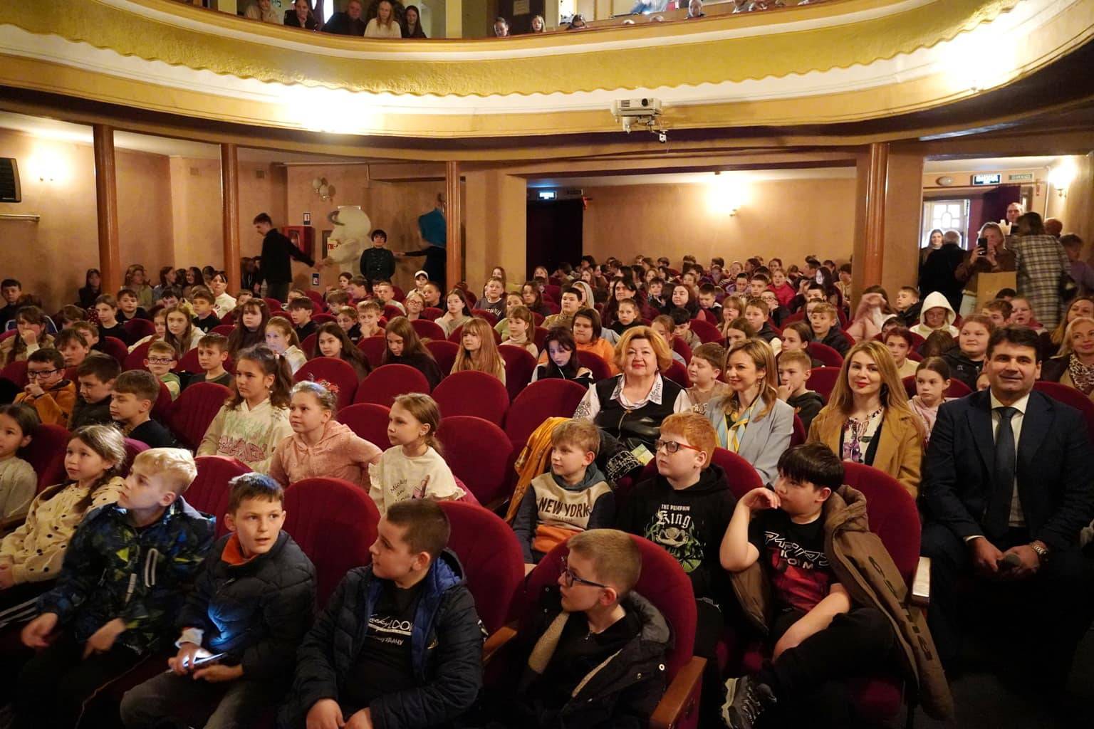 В Ужгороді з нагоди Міжнародного дня театру вітали тих, хто присвятив своє життя сцені