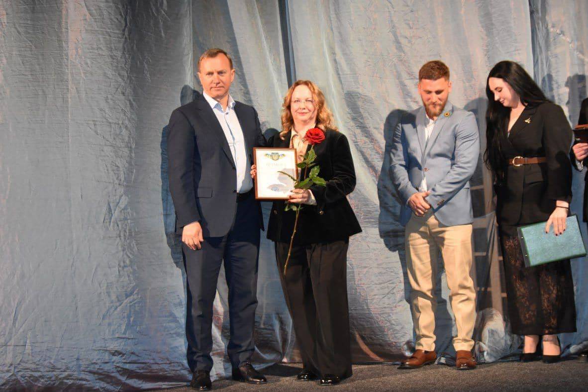 В Ужгороді з нагоди Міжнародного дня театру вітали тих, хто присвятив своє життя сцені