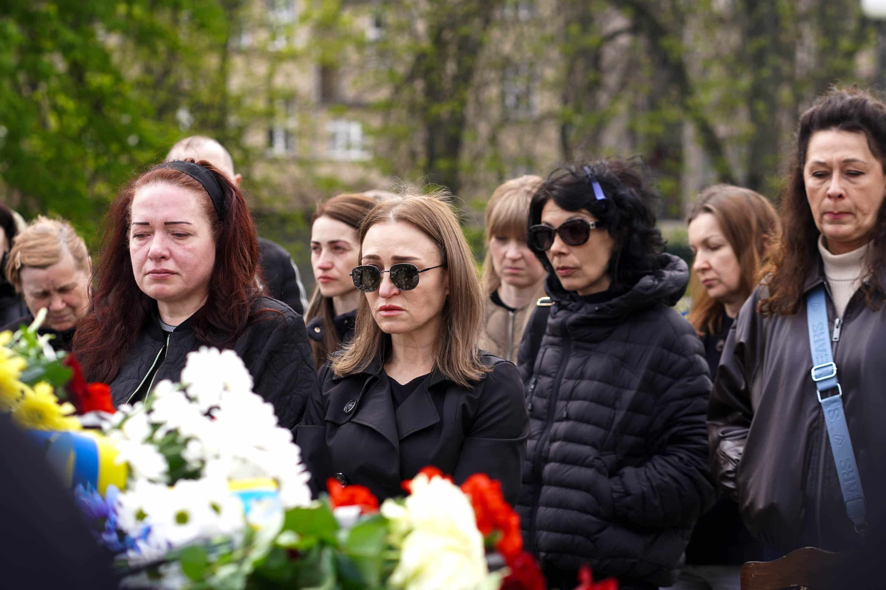 В Ужгороді сьогодні попрощалися із 43-річним солдатом Олександром Луцьом