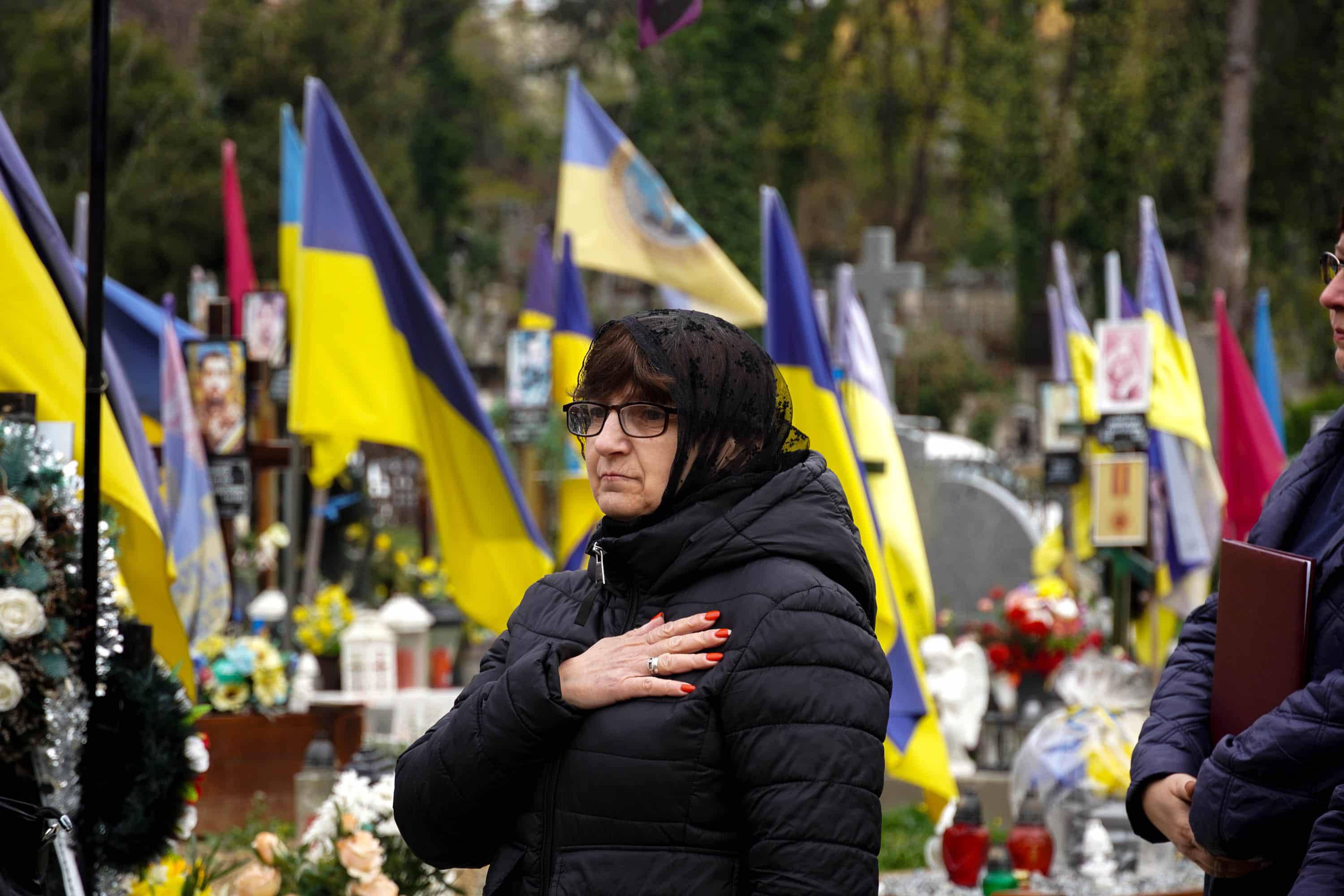 В Ужгороді сьогодні попрощалися із 43-річним солдатом Олександром Луцьом