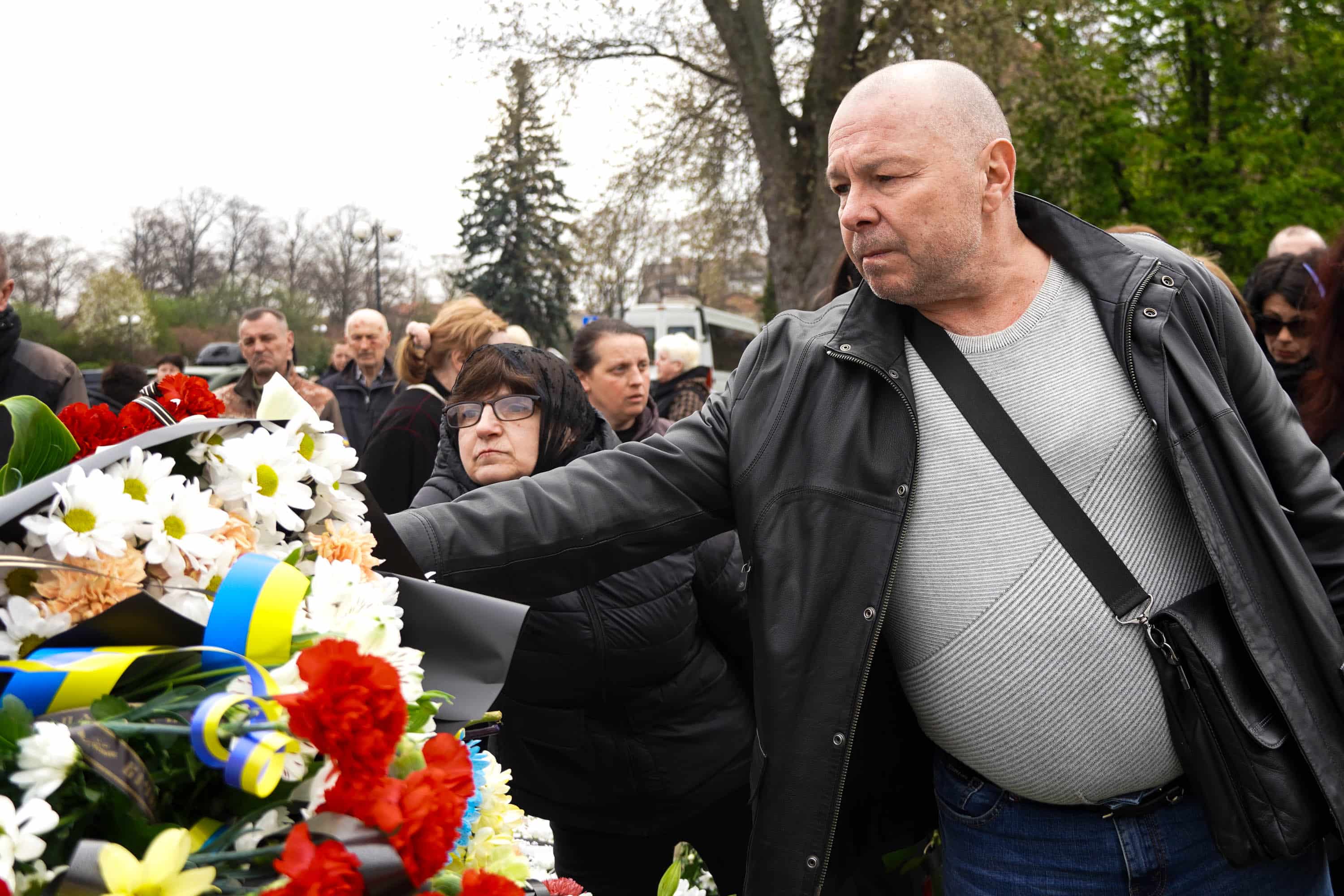 В Ужгороді сьогодні попрощалися із 43-річним солдатом Олександром Луцьом