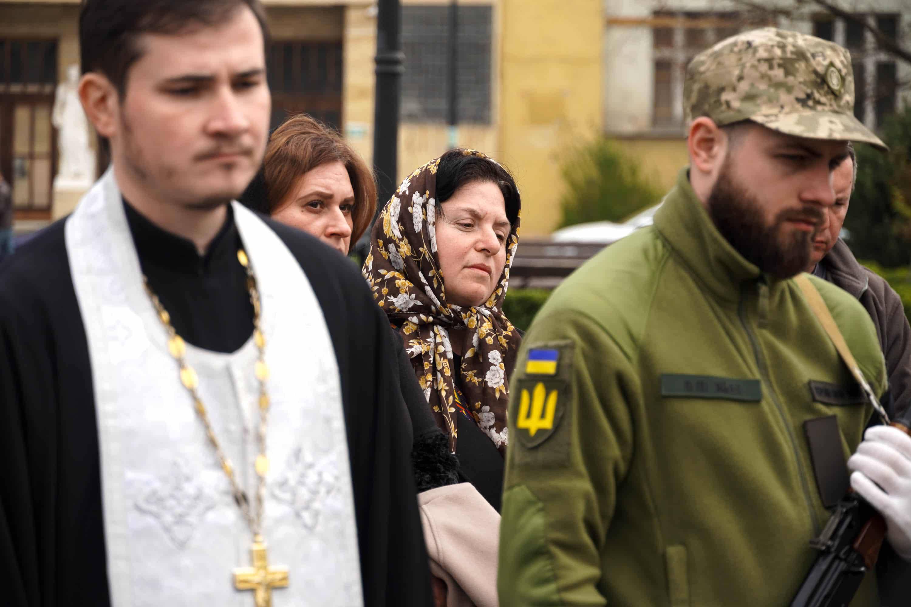 В Ужгороді сьогодні попрощалися із 43-річним солдатом Олександром Луцьом