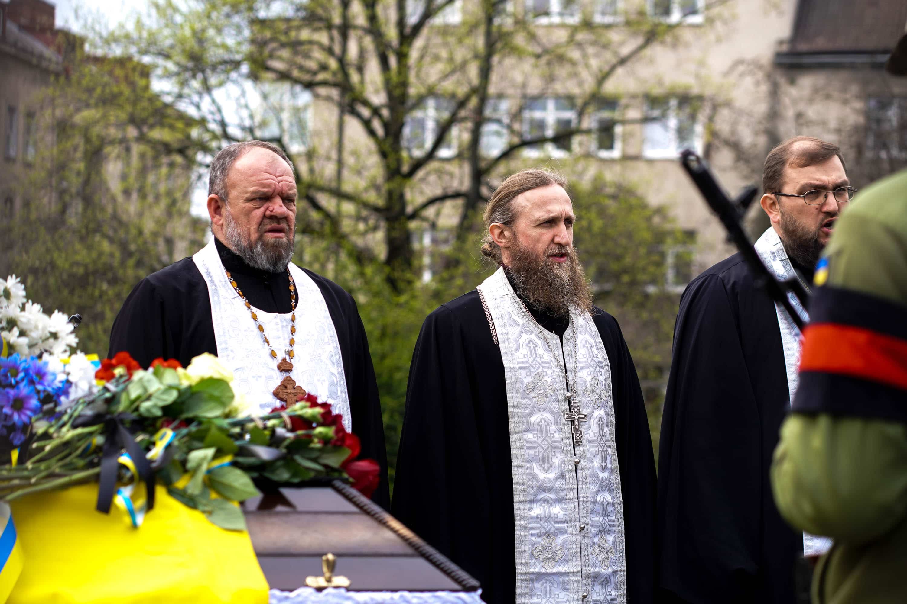 В Ужгороді сьогодні попрощалися із 43-річним солдатом Олександром Луцьом