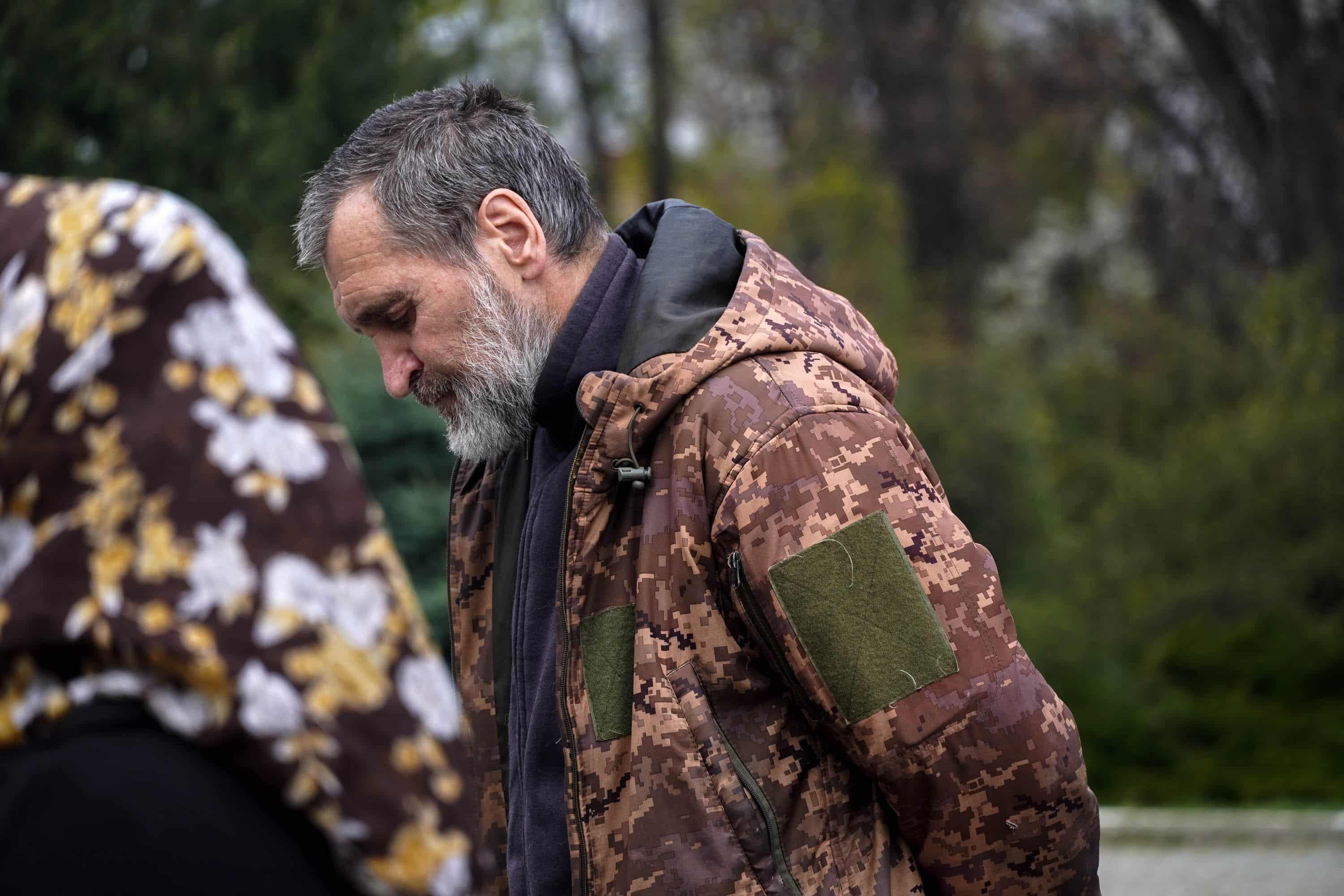 В Ужгороді сьогодні попрощалися із 43-річним солдатом Олександром Луцьом