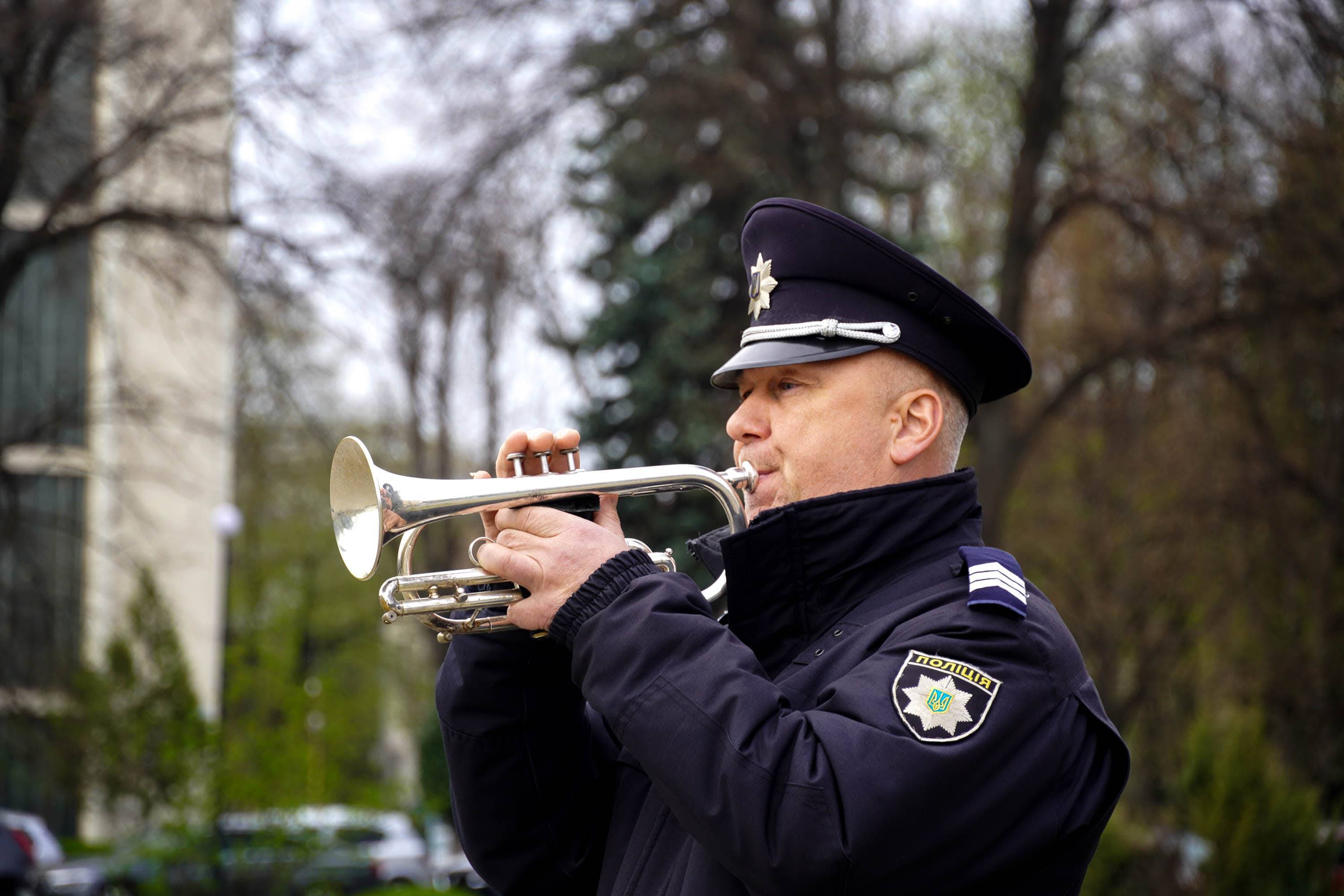 В Ужгороді сьогодні попрощалися із 43-річним солдатом Олександром Луцьом