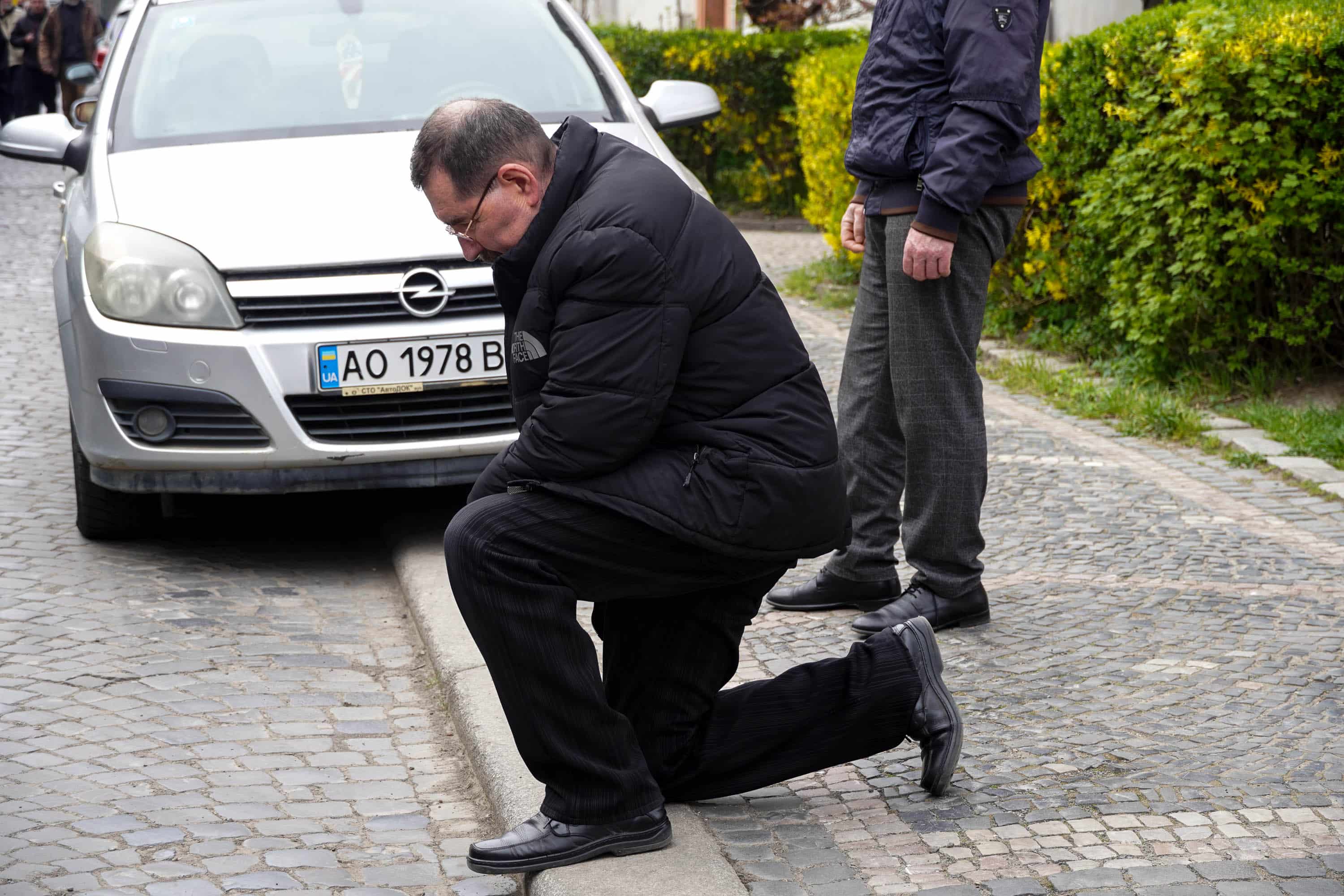 В Ужгороді сьогодні попрощалися із 43-річним солдатом Олександром Луцьом