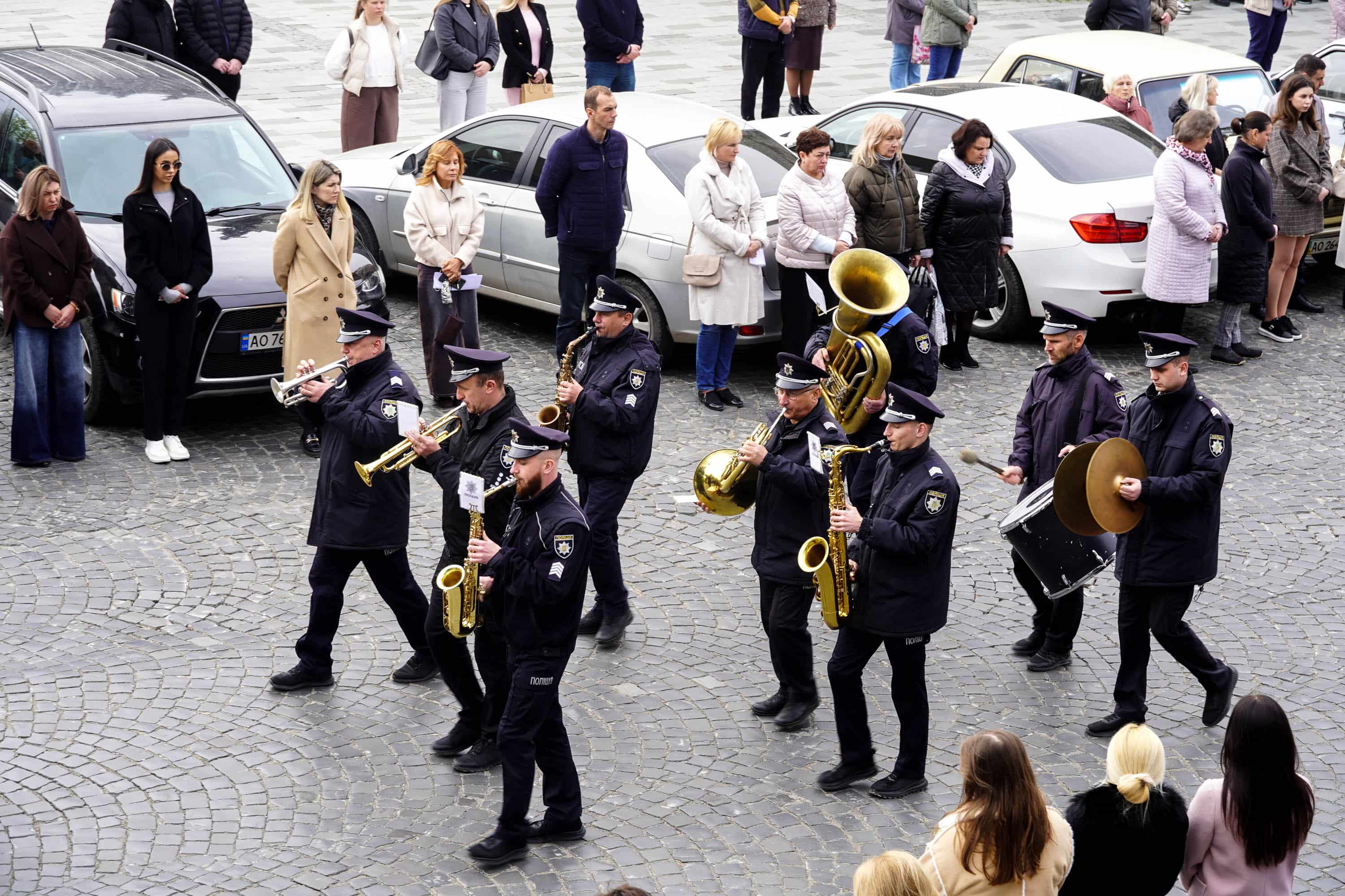 В Ужгороді сьогодні попрощалися із 43-річним солдатом Олександром Луцьом