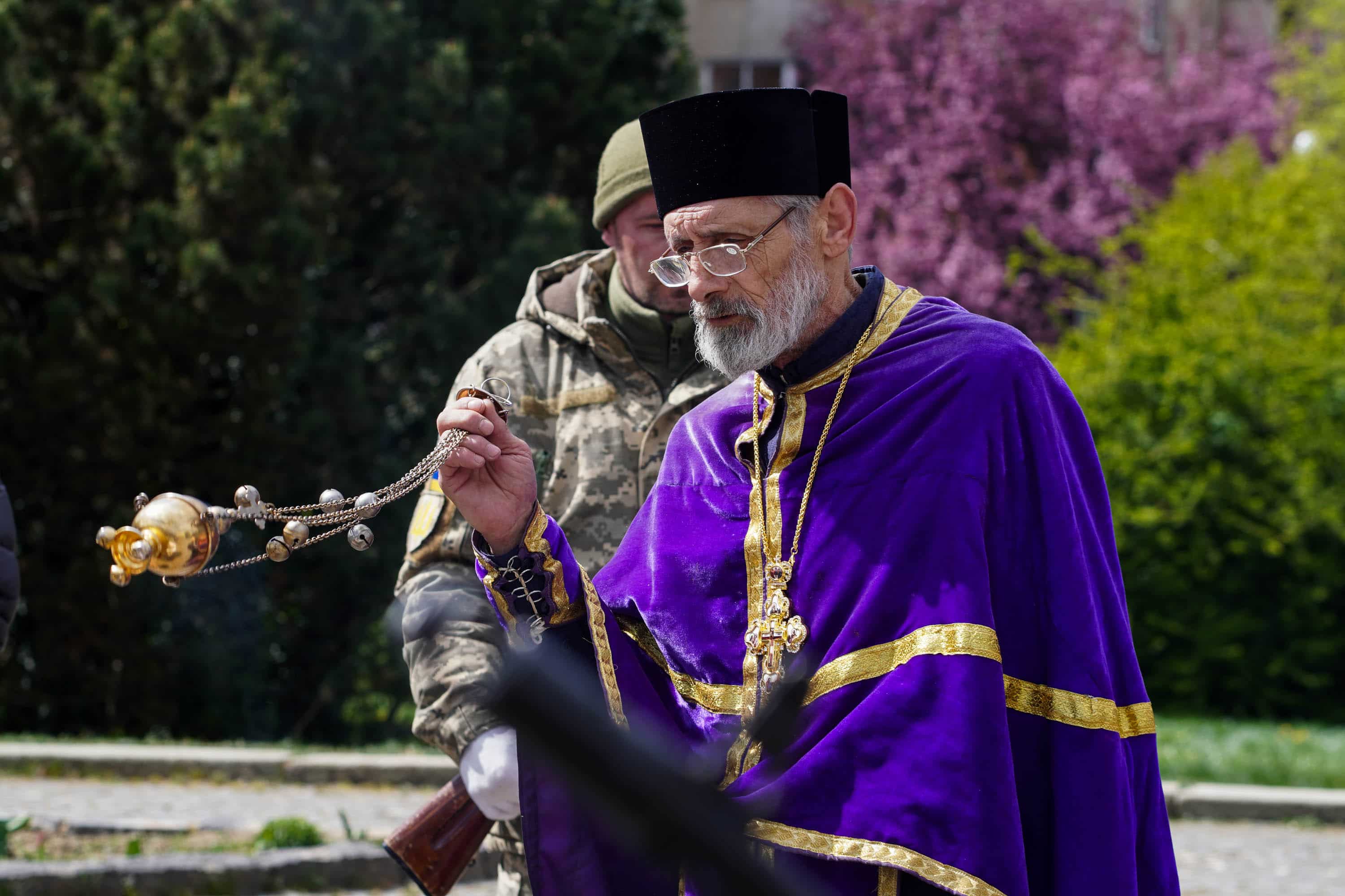 В Ужгороді сьогодні попрощалися із 51-річним солдатом, стрільцем-снайпером Тарасом Балогою