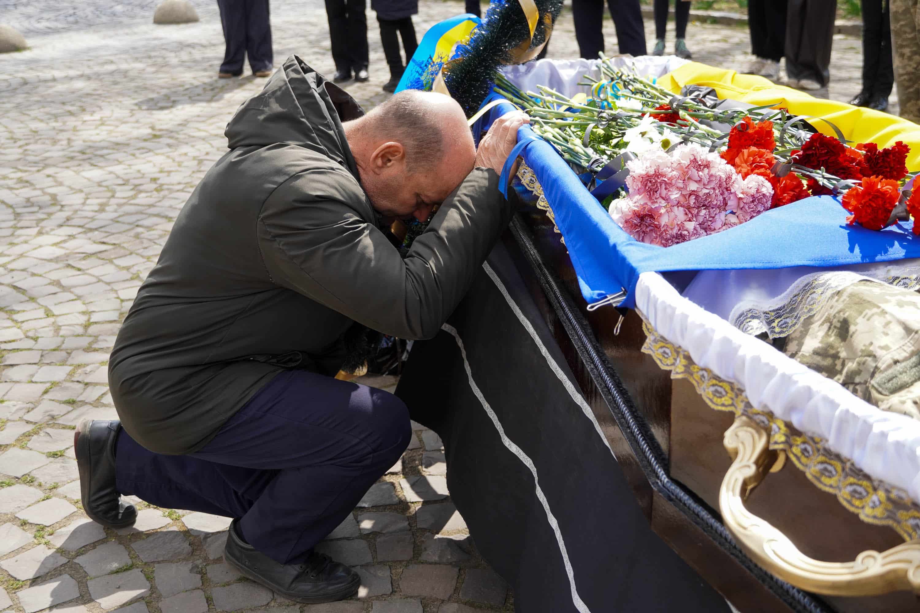 В Ужгороді сьогодні попрощалися із 51-річним солдатом, стрільцем-снайпером Тарасом Балогою