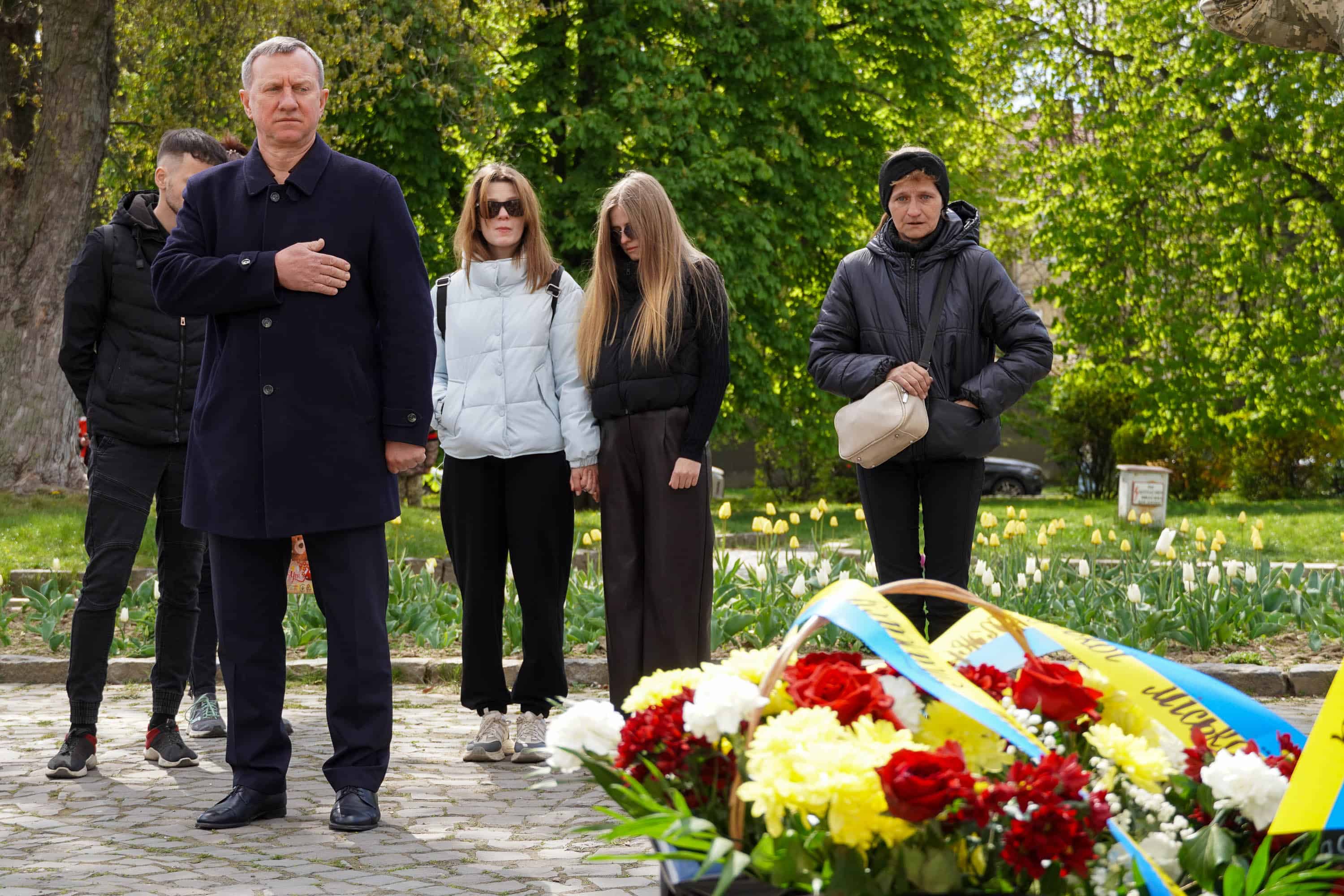 В Ужгороді сьогодні попрощалися із 51-річним солдатом, стрільцем-снайпером Тарасом Балогою