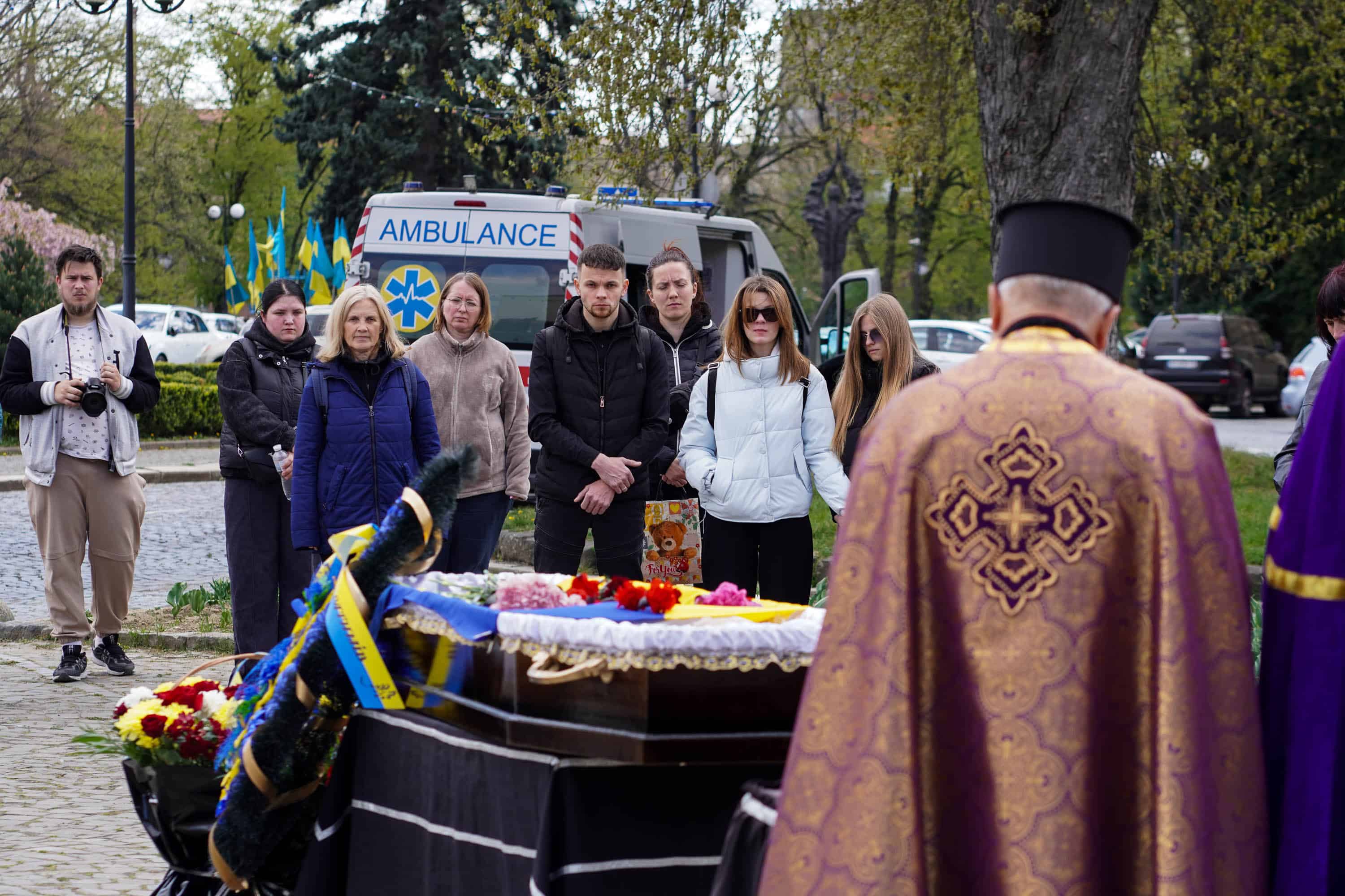 В Ужгороді сьогодні попрощалися із 51-річним солдатом, стрільцем-снайпером Тарасом Балогою