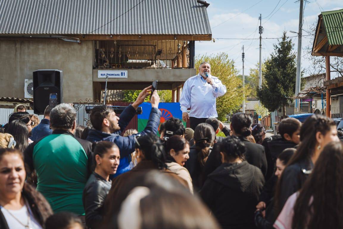В Ужгороді у ромському поселенні відбулося свято з нагоди Міжнародного дня ромів, який щорічно відзначають 8 квітня