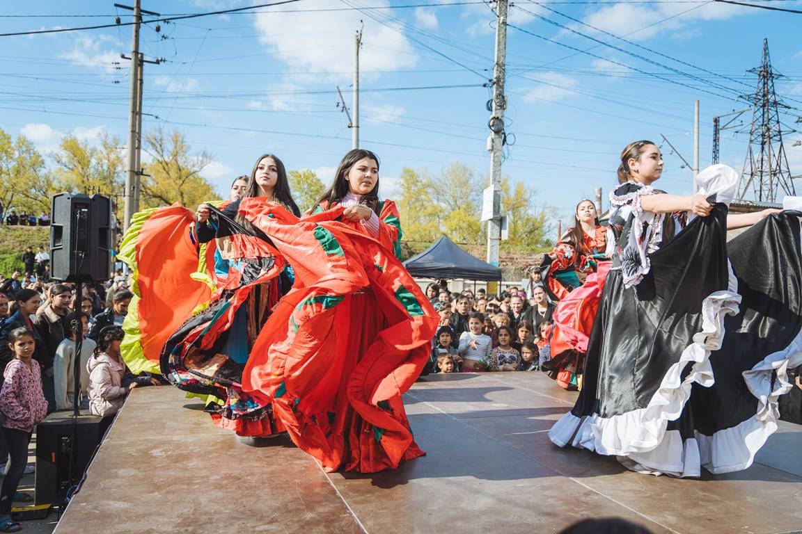 В Ужгороді у ромському поселенні відбулося свято з нагоди Міжнародного дня ромів, який щорічно відзначають 8 квітня