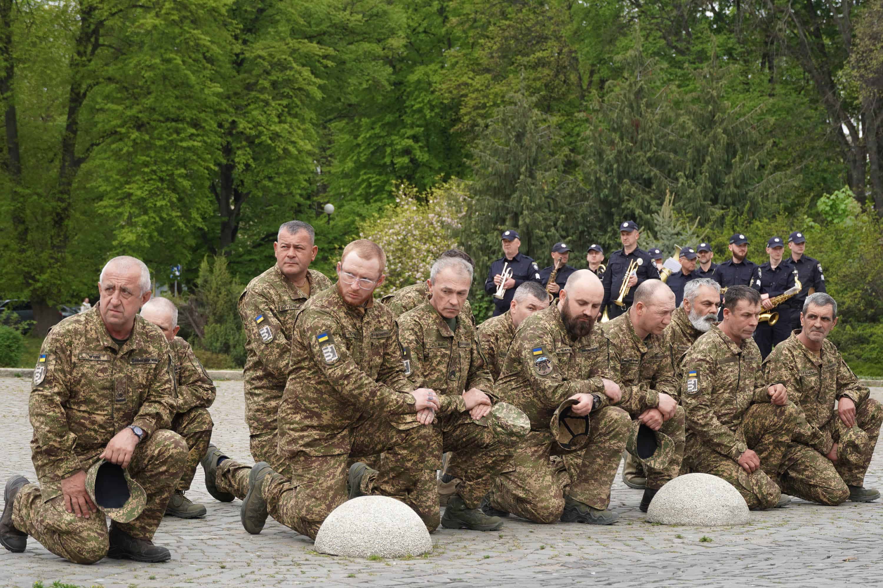 В Ужгороді сьогодні попрощалися із молодшим сержантом Національної гвардії України Іваном Черничком на позивний «Фізрук»