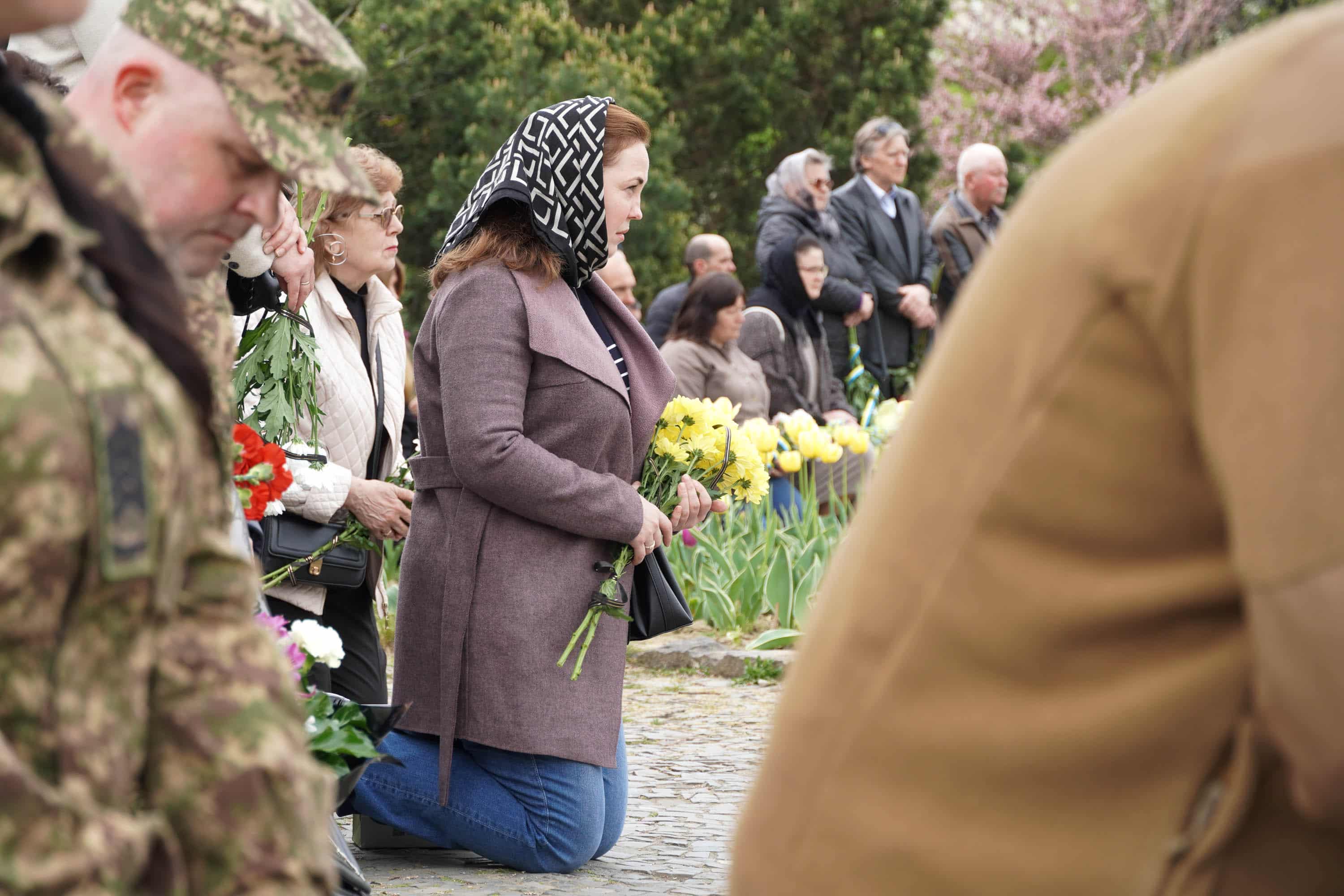 В Ужгороді сьогодні попрощалися із молодшим сержантом Національної гвардії України Іваном Черничком на позивний «Фізрук»