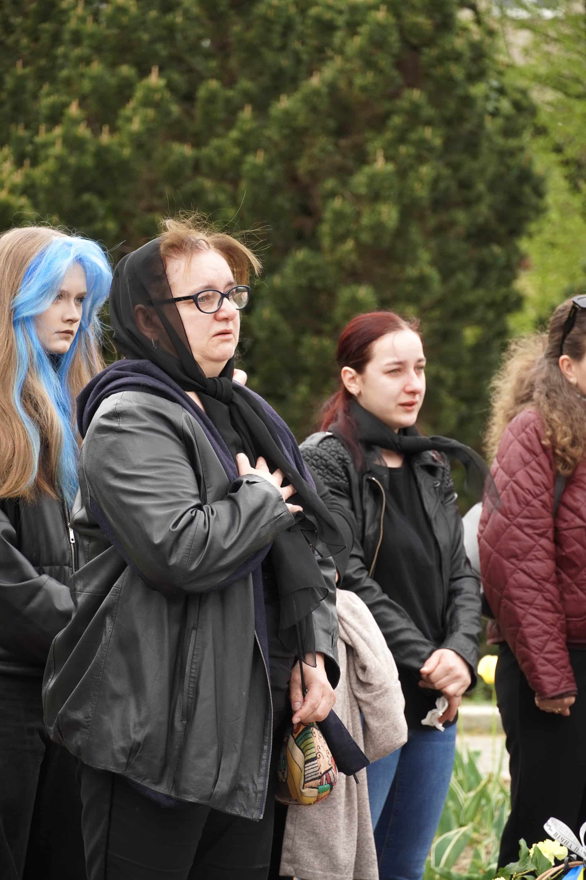 В Ужгороді сьогодні попрощалися із молодшим сержантом Національної гвардії України Іваном Черничком на позивний «Фізрук»