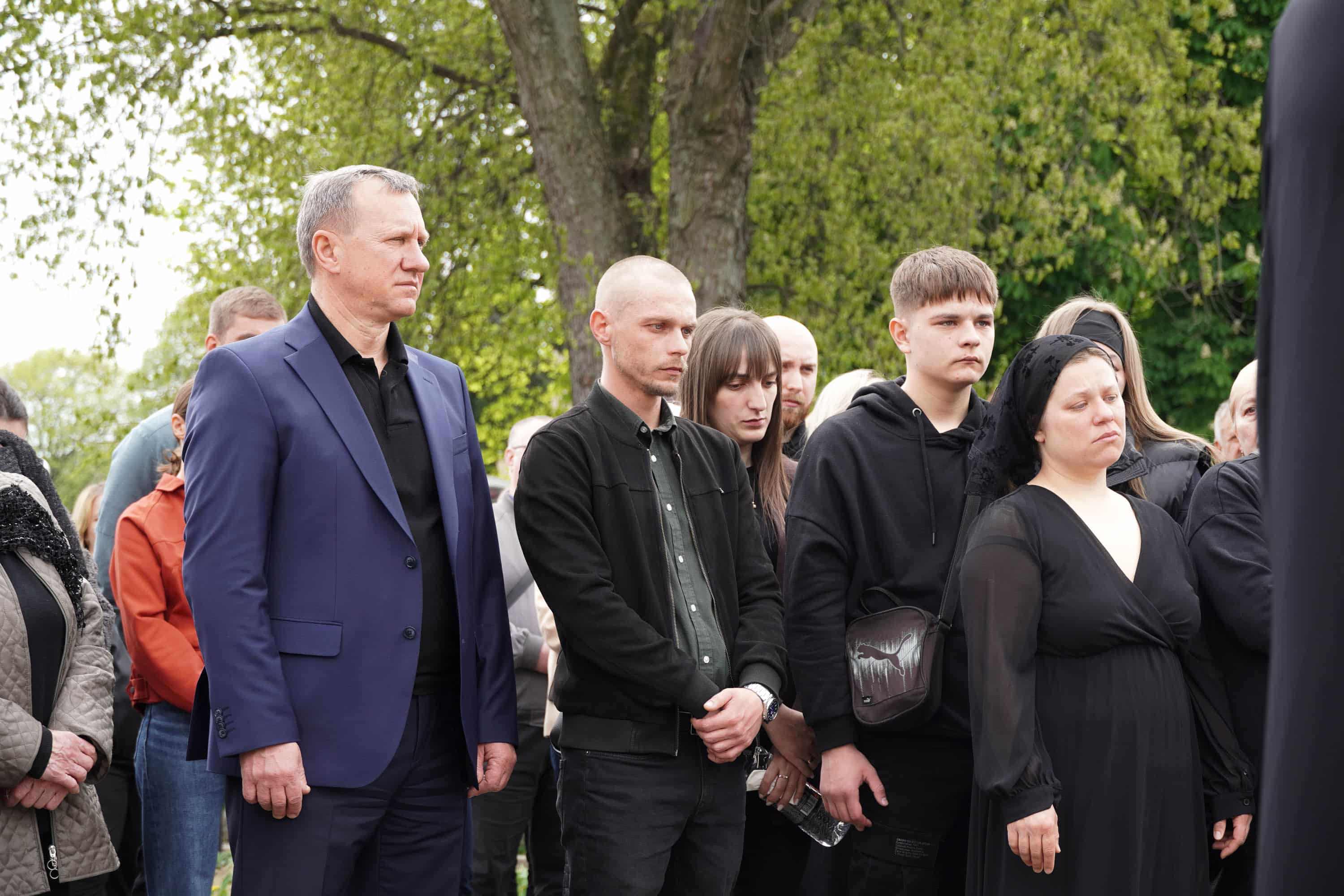 В Ужгороді сьогодні попрощалися із молодшим сержантом Національної гвардії України Іваном Черничком на позивний «Фізрук»