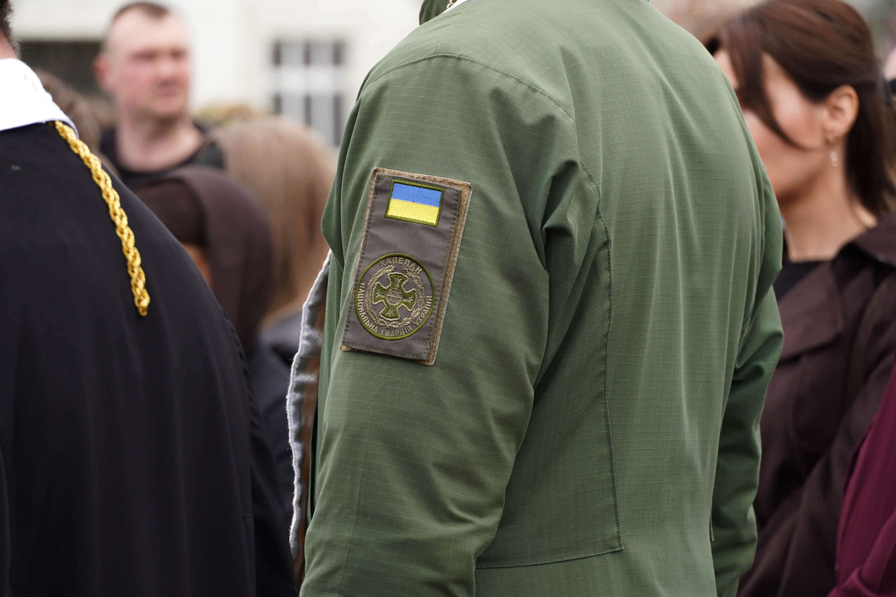В Ужгороді сьогодні попрощалися із молодшим сержантом Національної гвардії України Іваном Черничком на позивний «Фізрук»