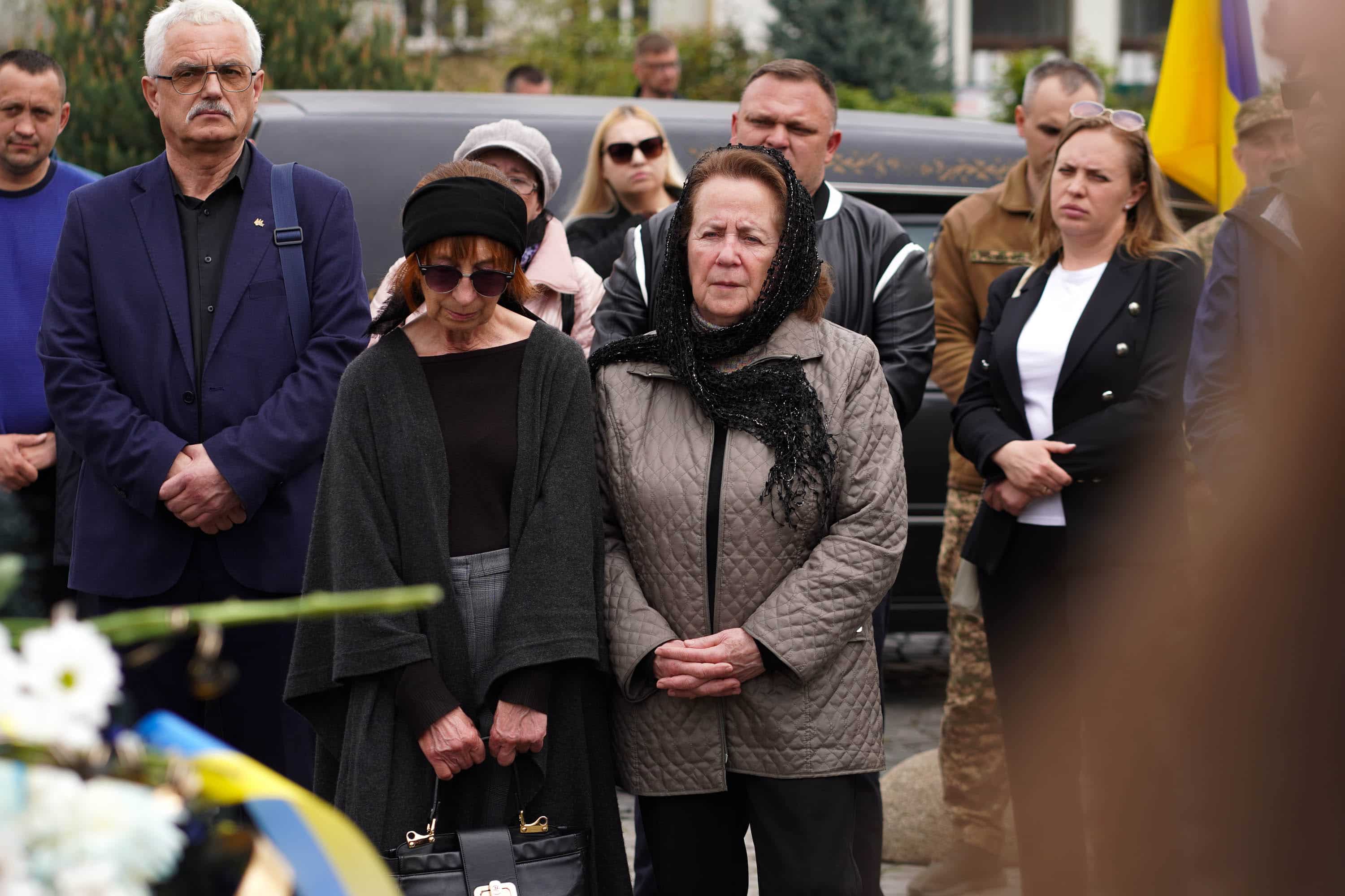 В Ужгороді сьогодні попрощалися із молодшим сержантом Національної гвардії України Іваном Черничком на позивний «Фізрук»