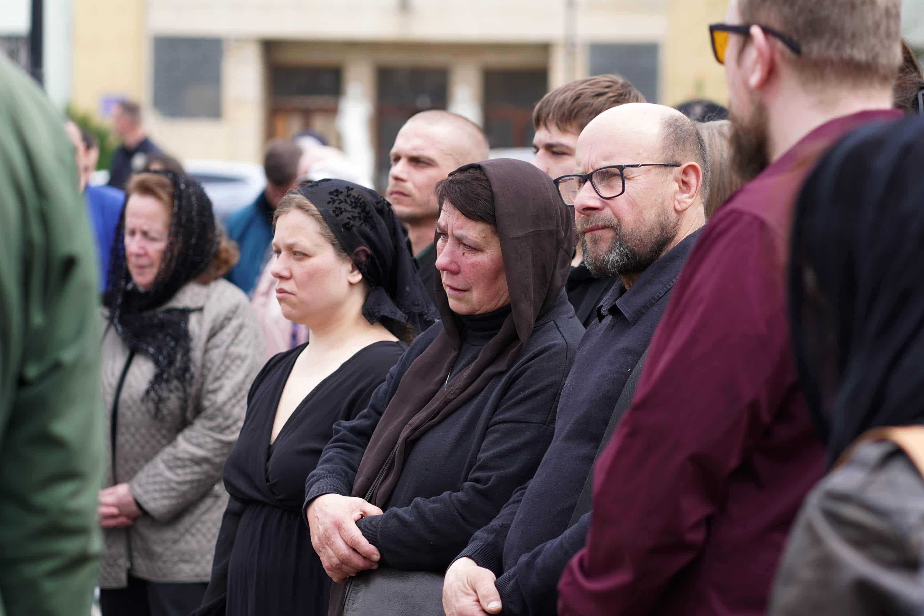 В Ужгороді сьогодні попрощалися із молодшим сержантом Національної гвардії України Іваном Черничком на позивний «Фізрук»