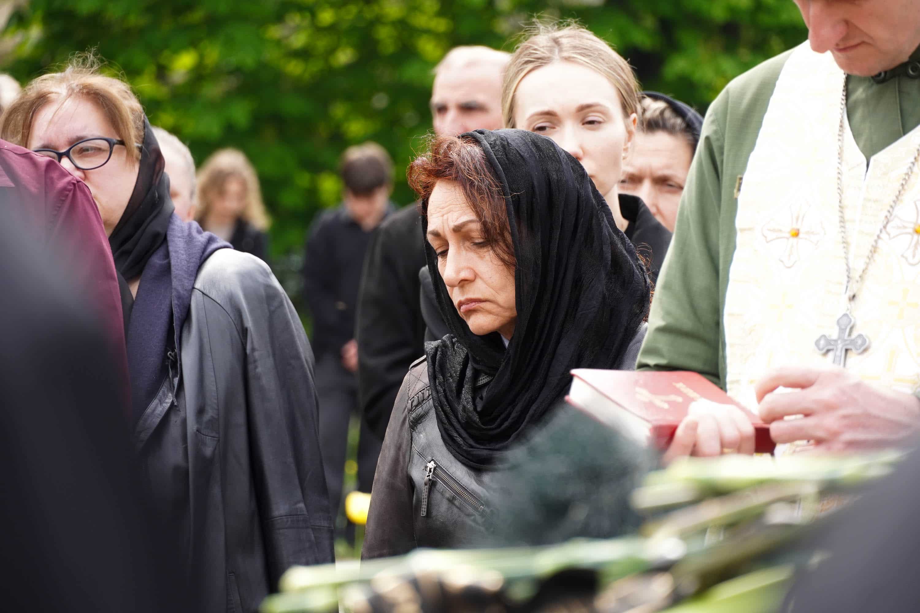 В Ужгороді сьогодні попрощалися із молодшим сержантом Національної гвардії України Іваном Черничком на позивний «Фізрук»