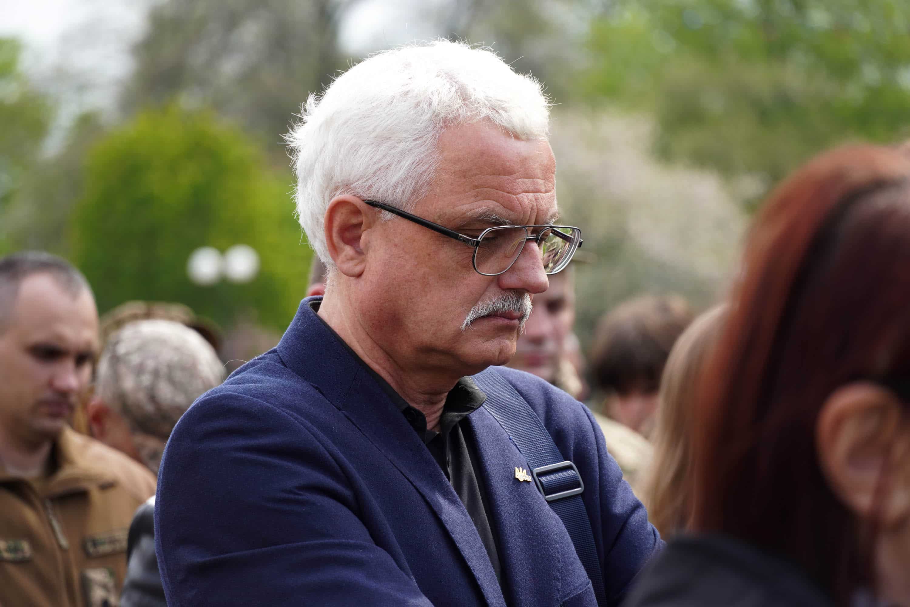 В Ужгороді сьогодні попрощалися із молодшим сержантом Національної гвардії України Іваном Черничком на позивний «Фізрук»