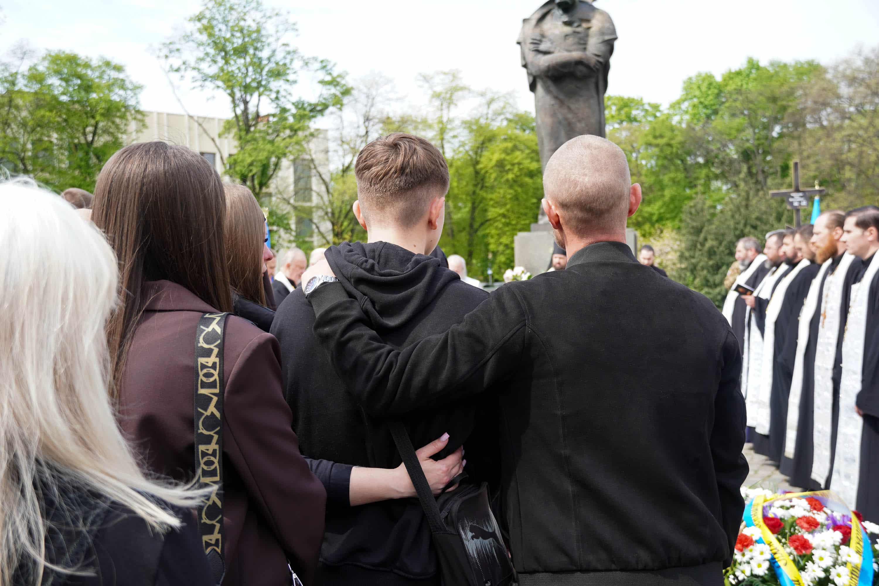 В Ужгороді сьогодні попрощалися із молодшим сержантом Національної гвардії України Іваном Черничком на позивний «Фізрук»