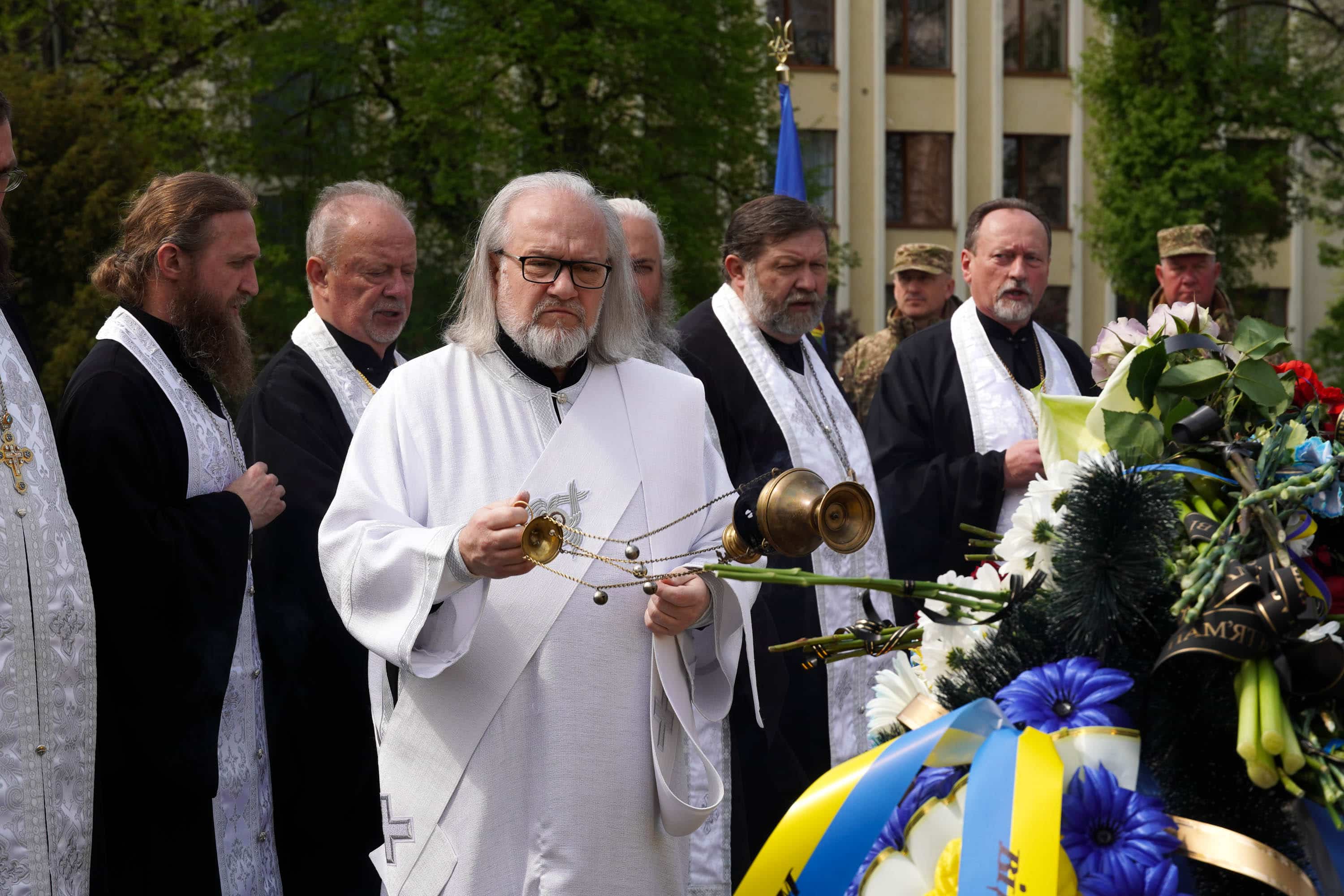 В Ужгороді сьогодні попрощалися із молодшим сержантом Національної гвардії України Іваном Черничком на позивний «Фізрук»