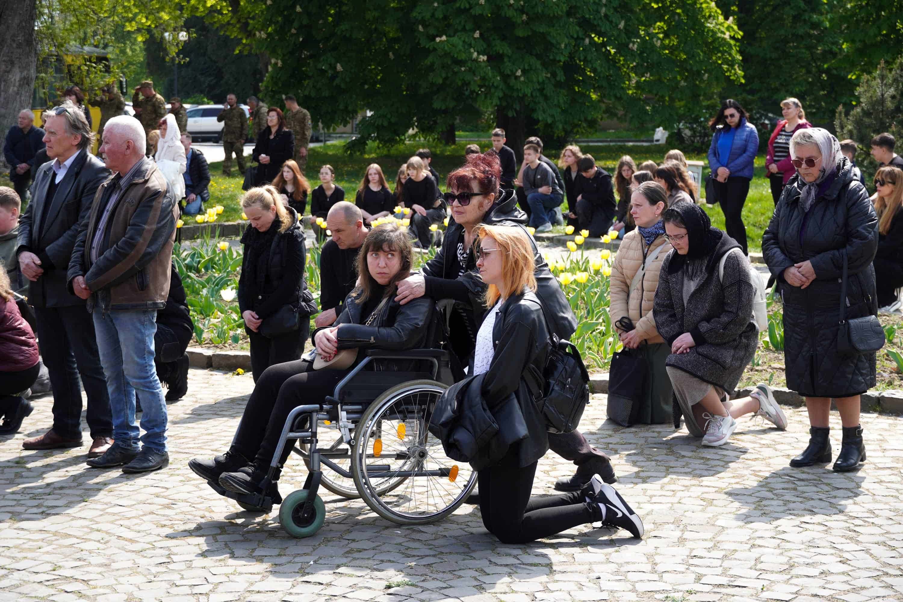 В Ужгороді сьогодні попрощалися із молодшим сержантом Національної гвардії України Іваном Черничком на позивний «Фізрук»