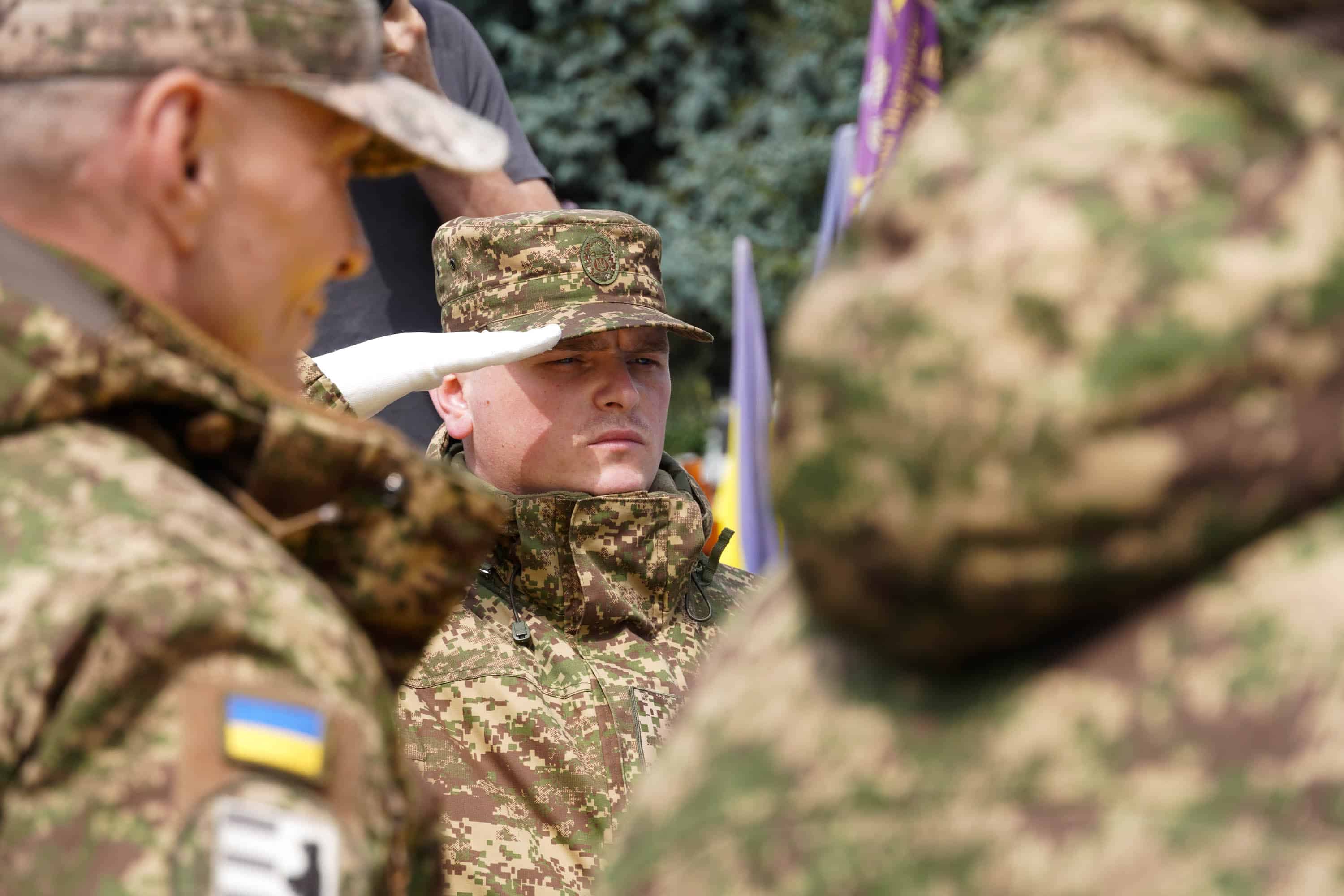 В Ужгороді сьогодні попрощалися із молодшим сержантом Національної гвардії України Іваном Черничком на позивний «Фізрук»