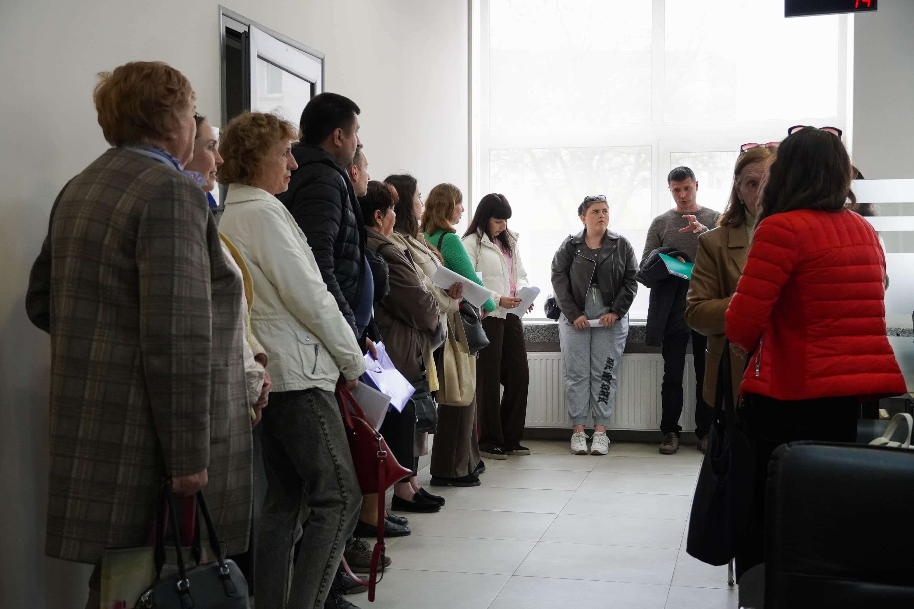 Навчання через практику: вчителі Ужгорода ознайомилися з роботою міської ради