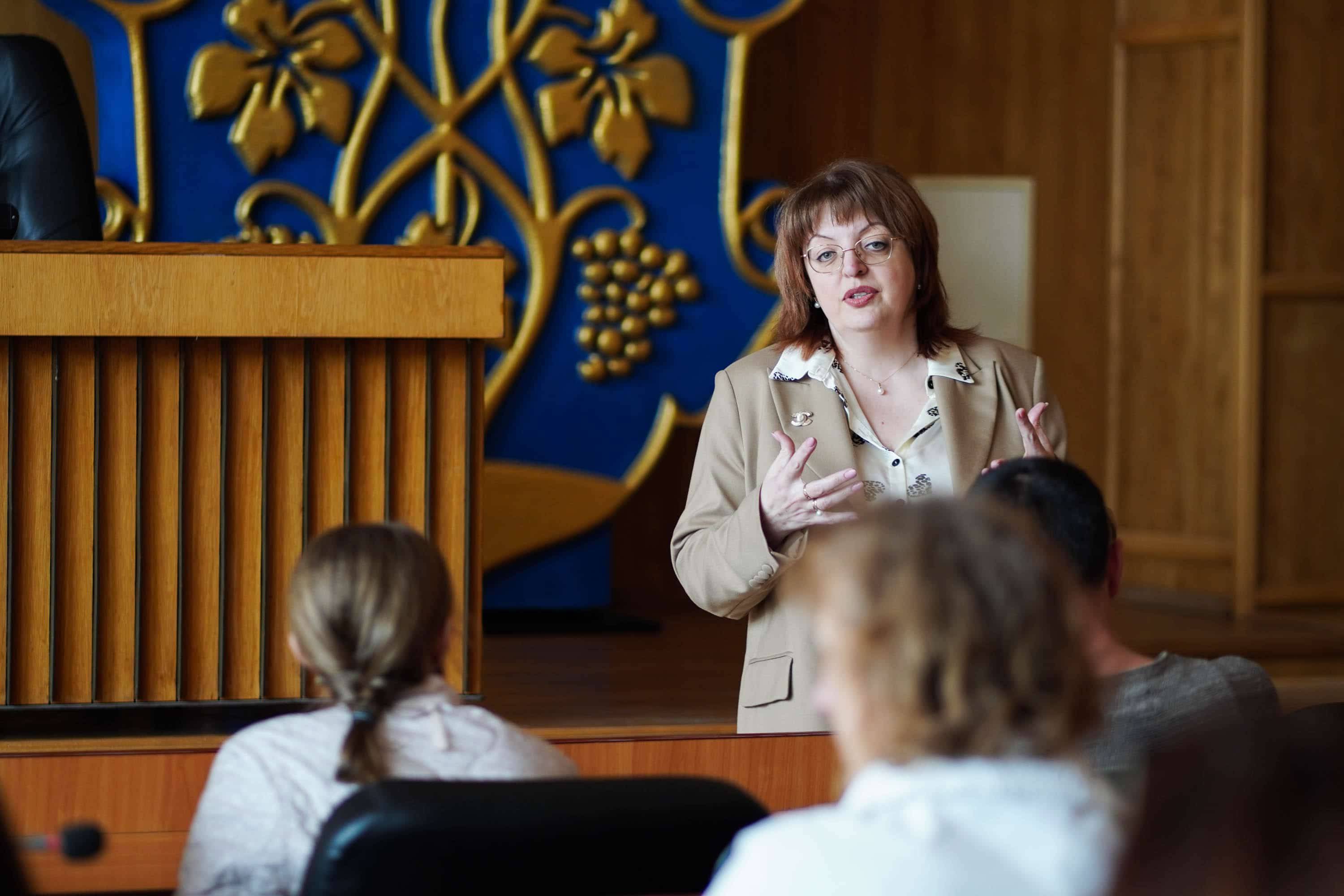 Навчання через практику: вчителі Ужгорода ознайомилися з роботою міської ради