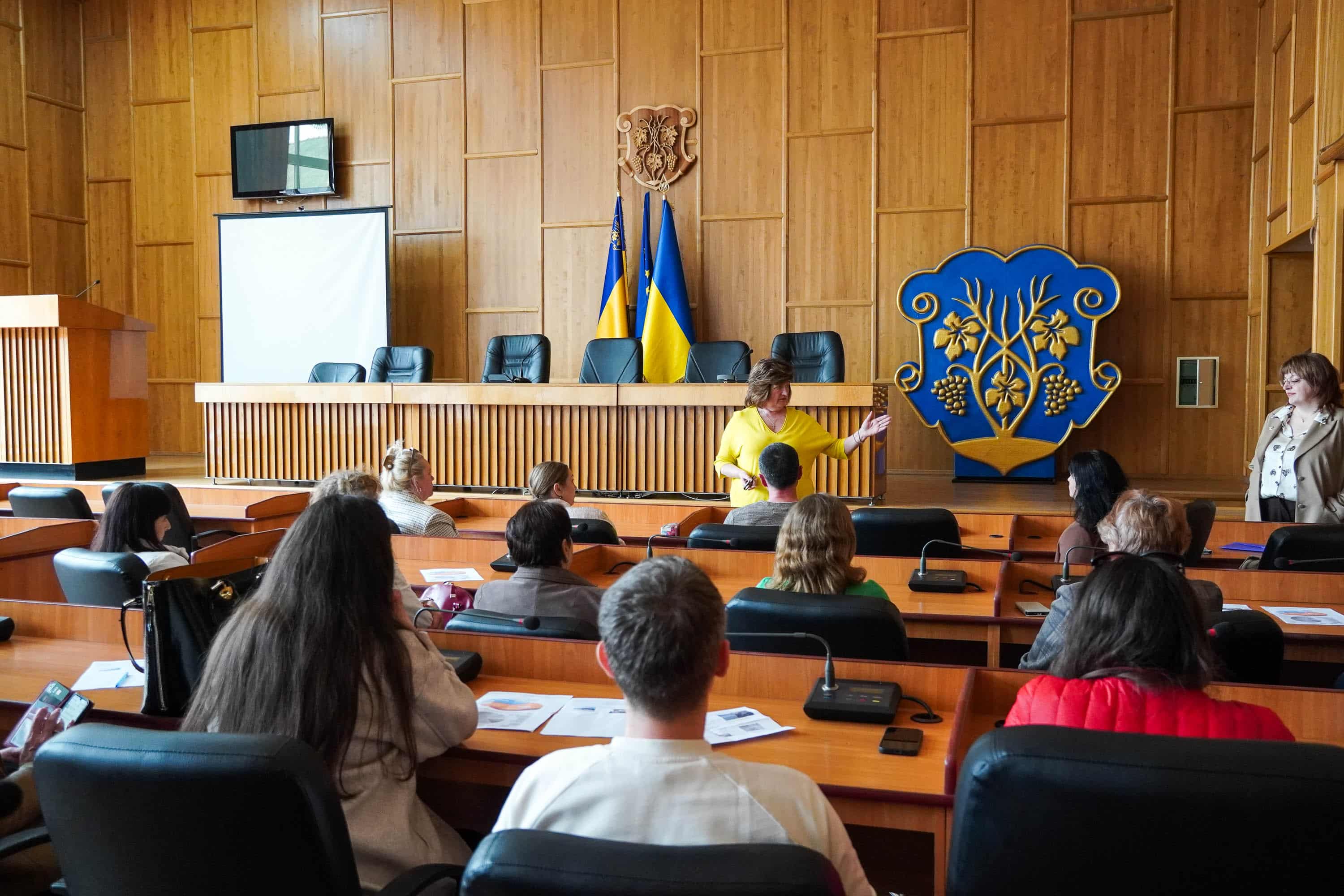 Навчання через практику: вчителі Ужгорода ознайомилися з роботою міської ради