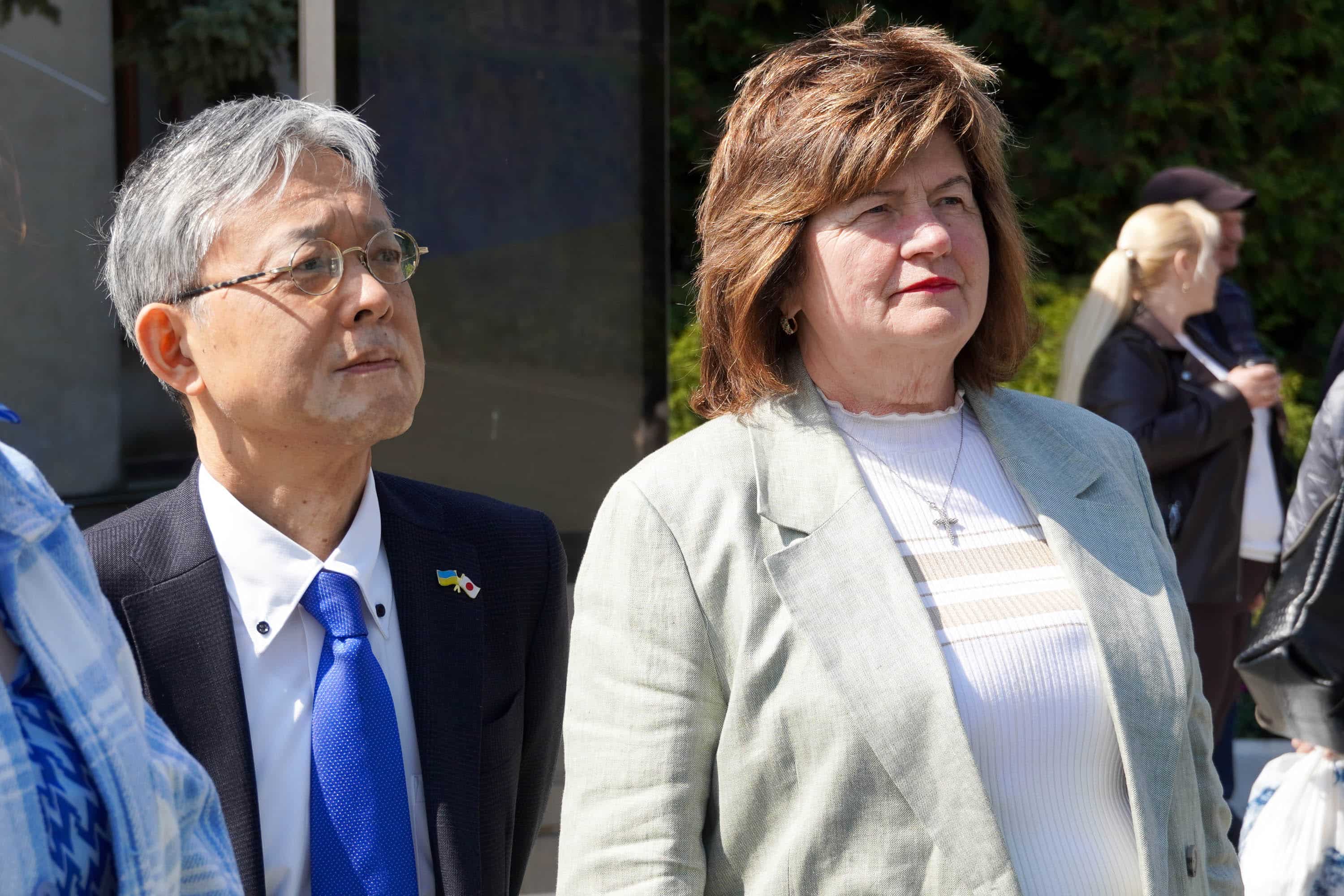 Офіційно «Сакура Фест» в Ужгороді стартував: його відкрив Надзвичайний і Повноважний Посол Японії в Україні Масаші Накаґоме разом із міським головою Богданом Андріївим