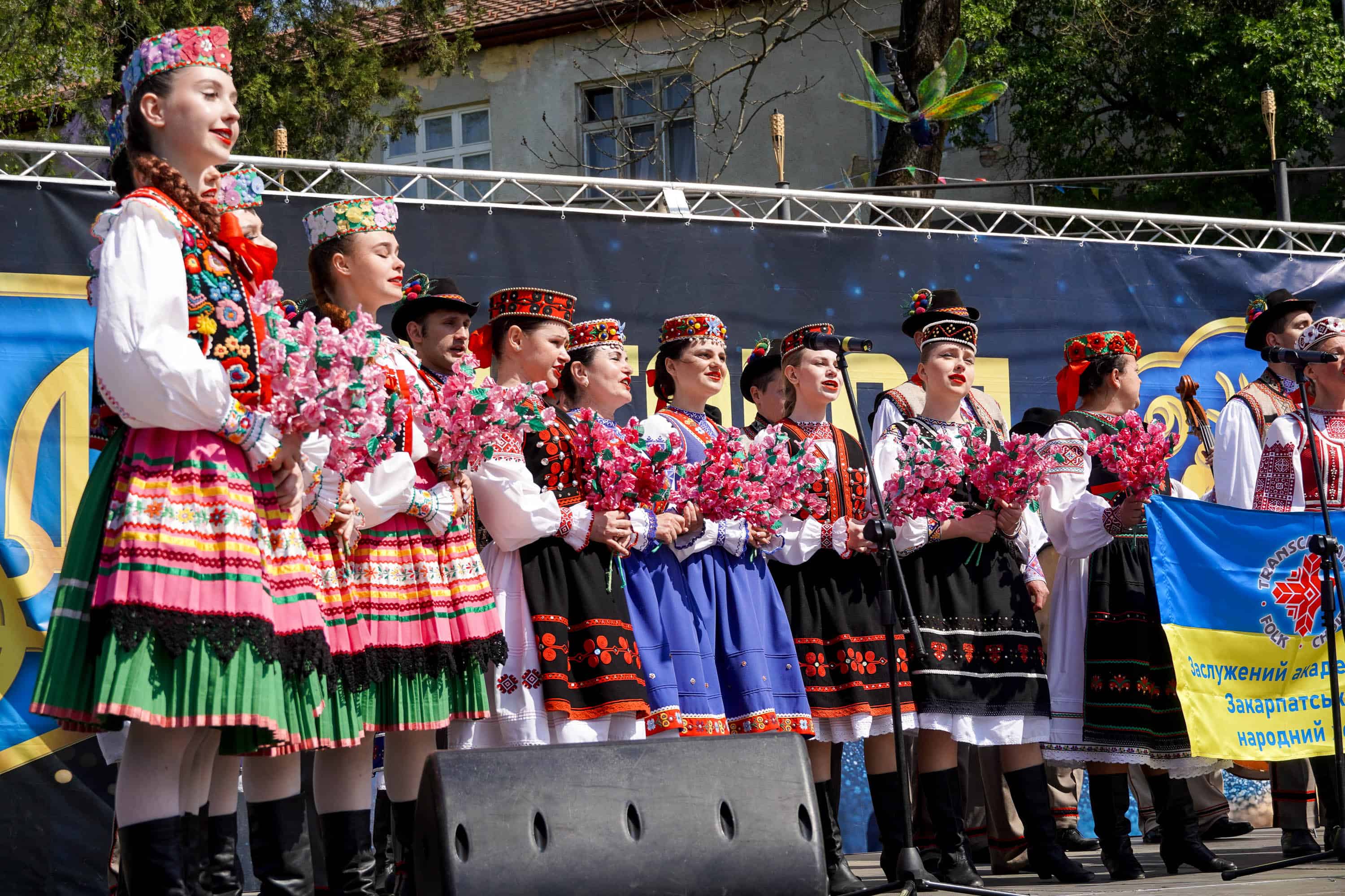 Офіційно «Сакура Фест» в Ужгороді стартував: його відкрив Надзвичайний і Повноважний Посол Японії в Україні Масаші Накаґоме разом із міським головою Богданом Андріївим