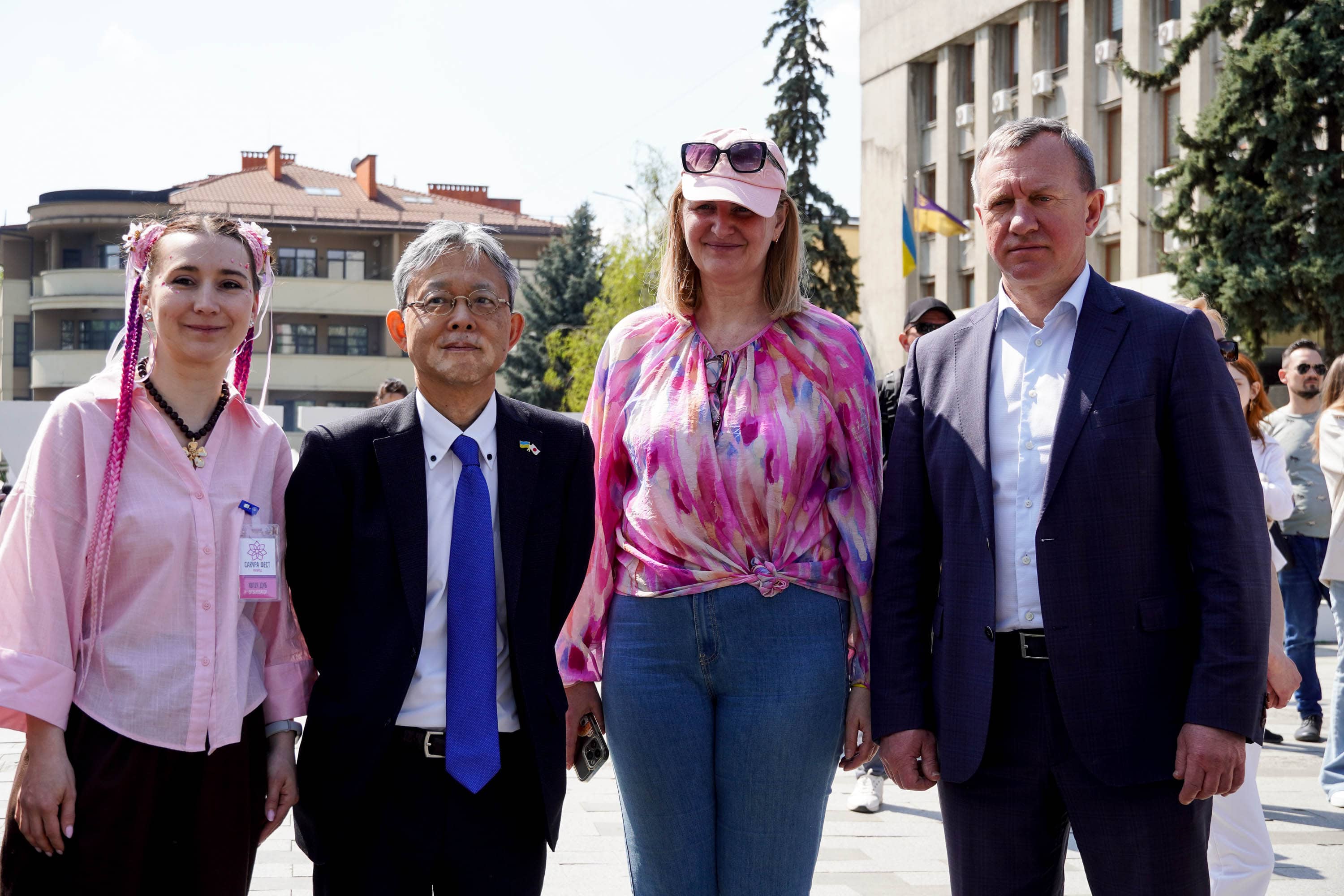 Офіційно «Сакура Фест» в Ужгороді стартував: його відкрив Надзвичайний і Повноважний Посол Японії в Україні Масаші Накаґоме разом із міським головою Богданом Андріївим