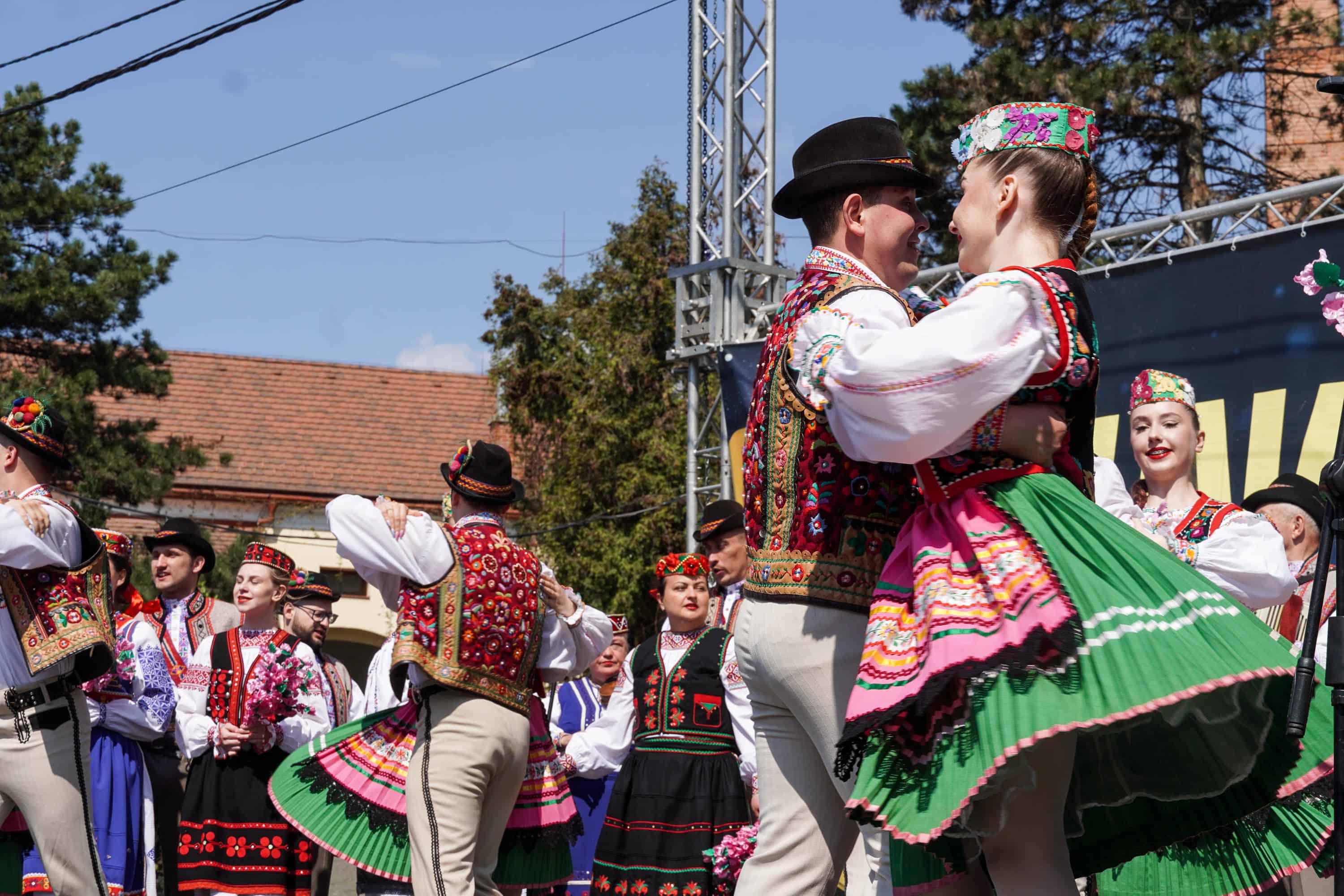 Офіційно «Сакура Фест» в Ужгороді стартував: його відкрив Надзвичайний і Повноважний Посол Японії в Україні Масаші Накаґоме разом із міським головою Богданом Андріївим