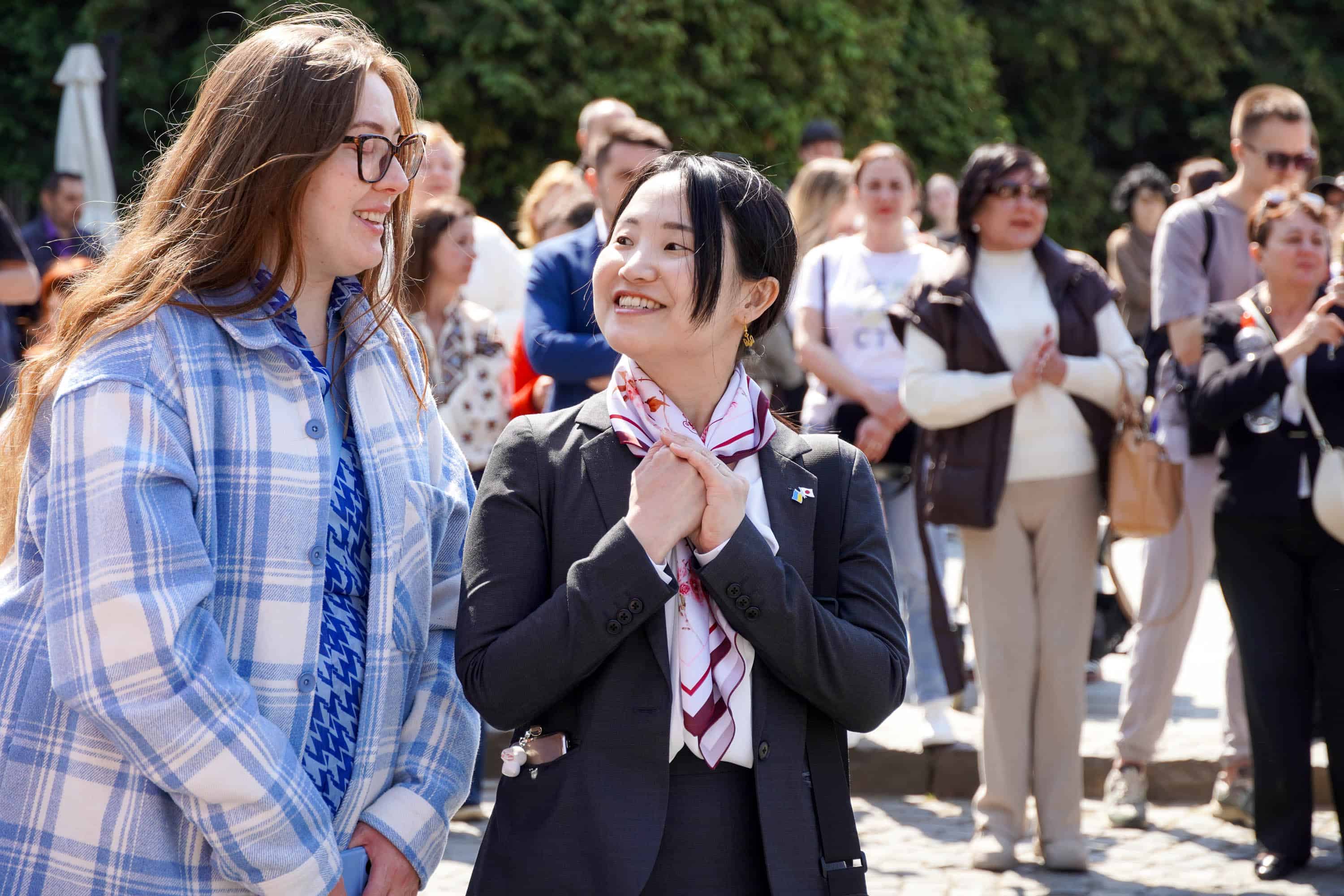 Офіційно «Сакура Фест» в Ужгороді стартував: його відкрив Надзвичайний і Повноважний Посол Японії в Україні Масаші Накаґоме разом із міським головою Богданом Андріївим