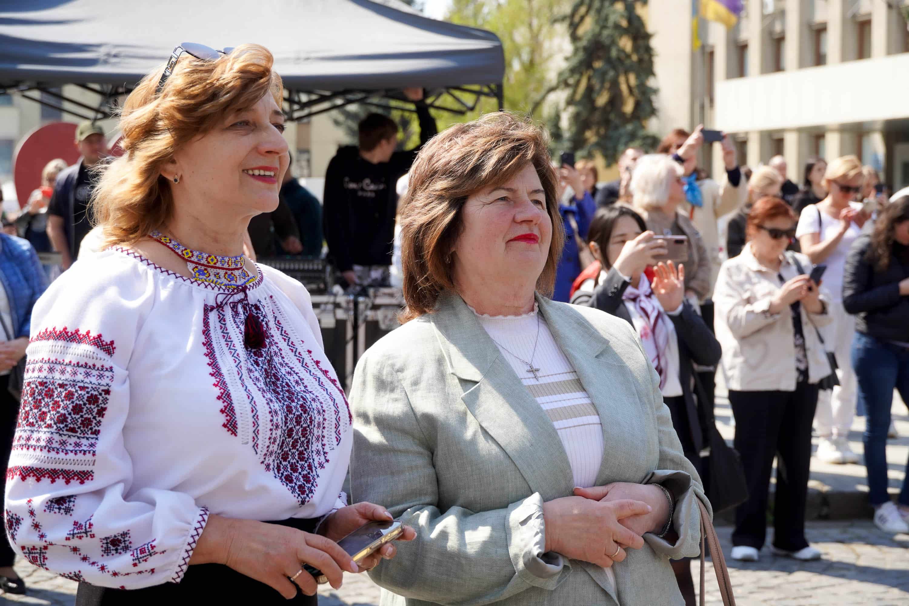 Офіційно «Сакура Фест» в Ужгороді стартував: його відкрив Надзвичайний і Повноважний Посол Японії в Україні Масаші Накаґоме разом із міським головою Богданом Андріївим