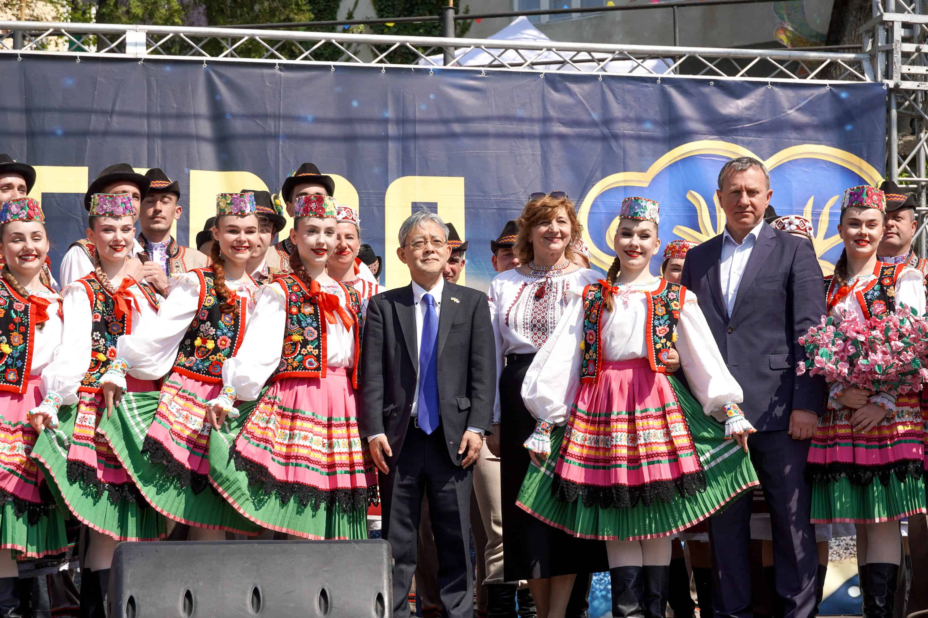 Офіційно «Сакура Фест» в Ужгороді стартував: його відкрив Надзвичайний і Повноважний Посол Японії в Україні Масаші Накаґоме разом із міським головою Богданом Андріївим