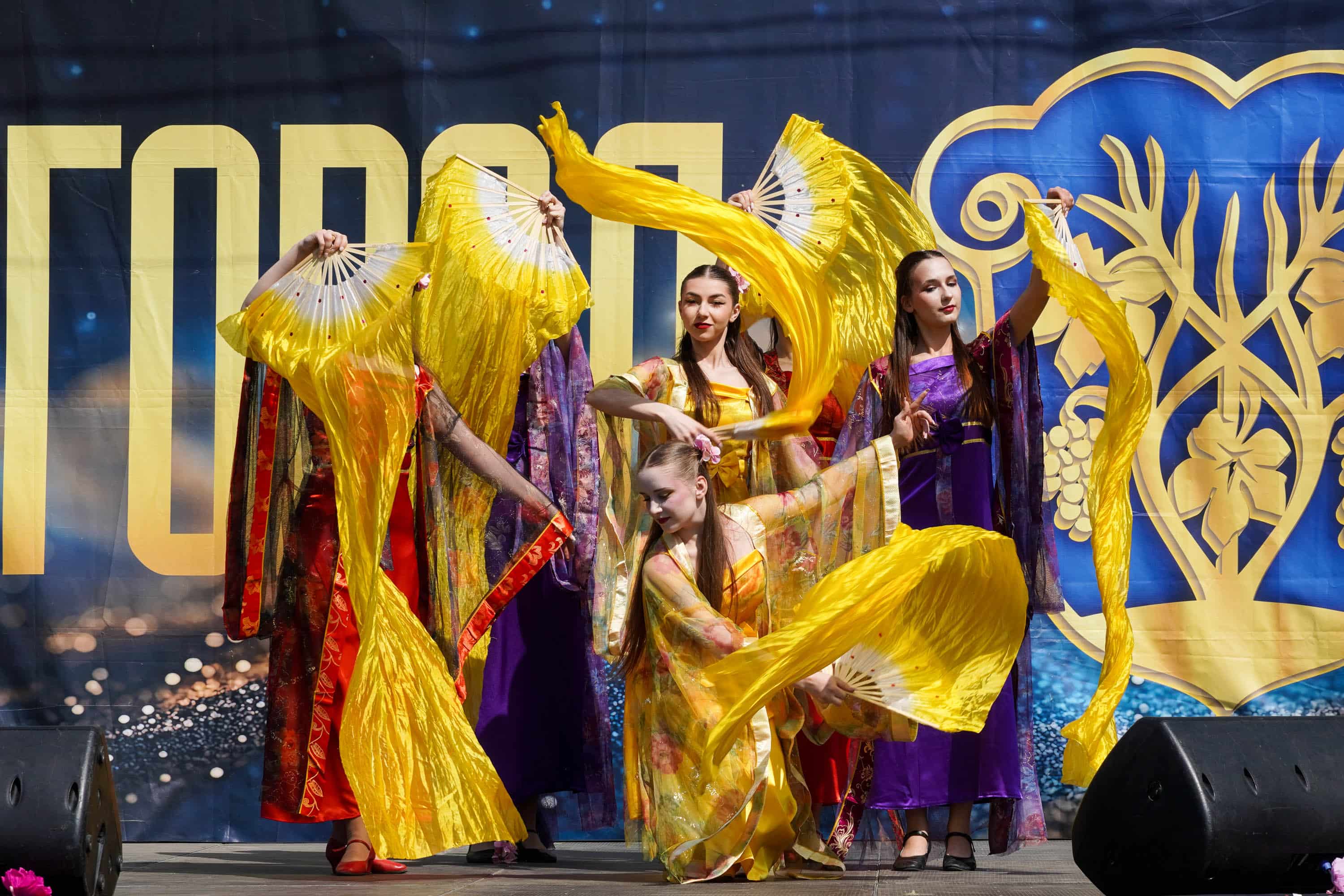 Офіційно «Сакура Фест» в Ужгороді стартував: його відкрив Надзвичайний і Повноважний Посол Японії в Україні Масаші Накаґоме разом із міським головою Богданом Андріївим