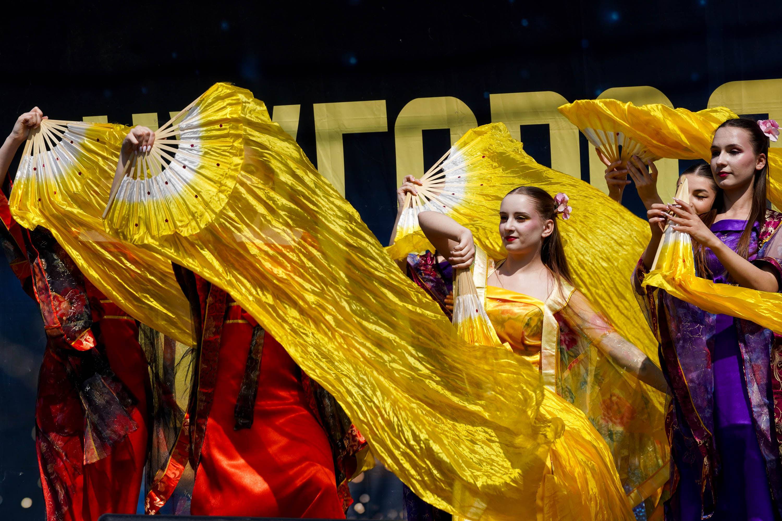 Офіційно «Сакура Фест» в Ужгороді стартував: його відкрив Надзвичайний і Повноважний Посол Японії в Україні Масаші Накаґоме разом із міським головою Богданом Андріївим