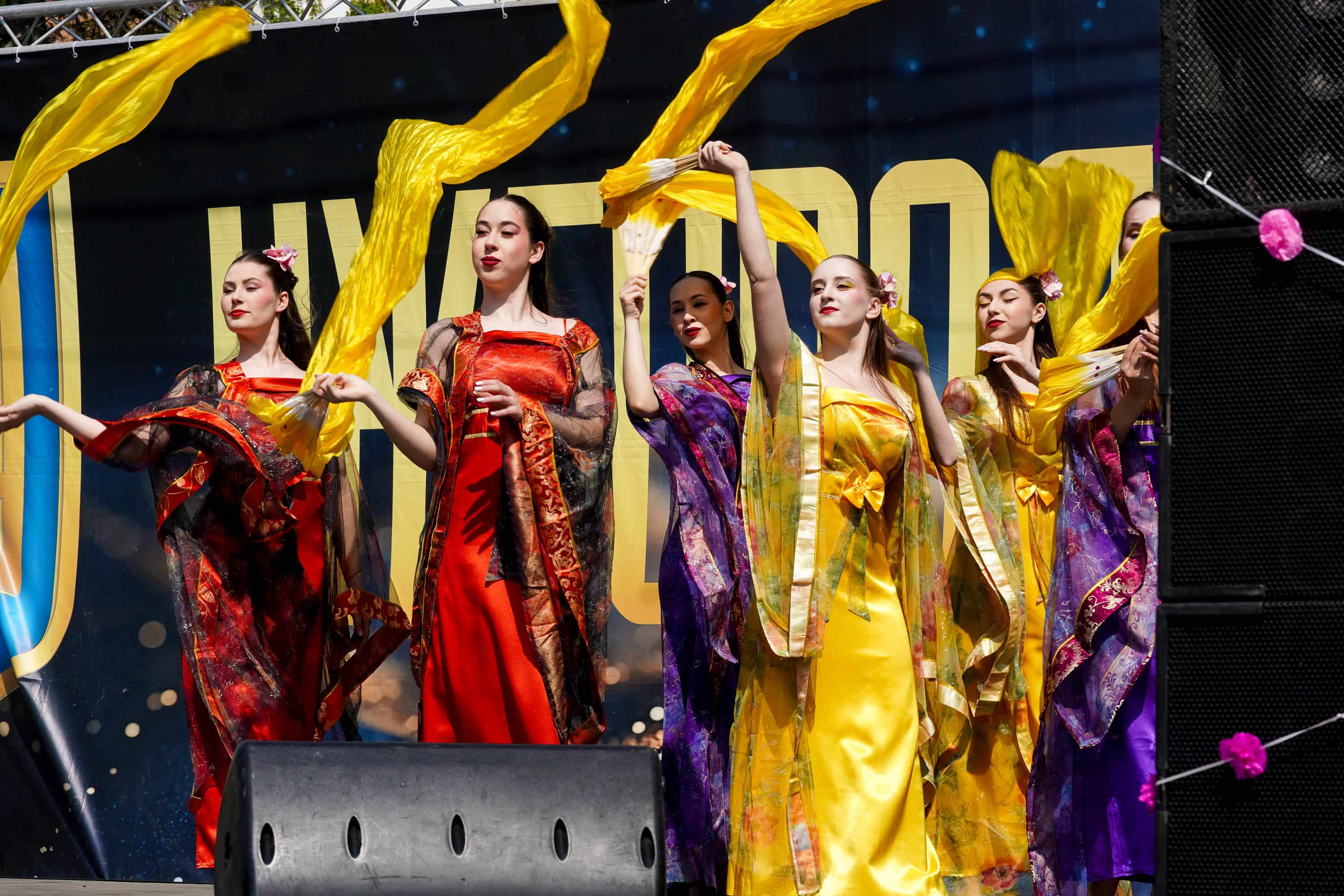 Офіційно «Сакура Фест» в Ужгороді стартував: його відкрив Надзвичайний і Повноважний Посол Японії в Україні Масаші Накаґоме разом із міським головою Богданом Андріївим